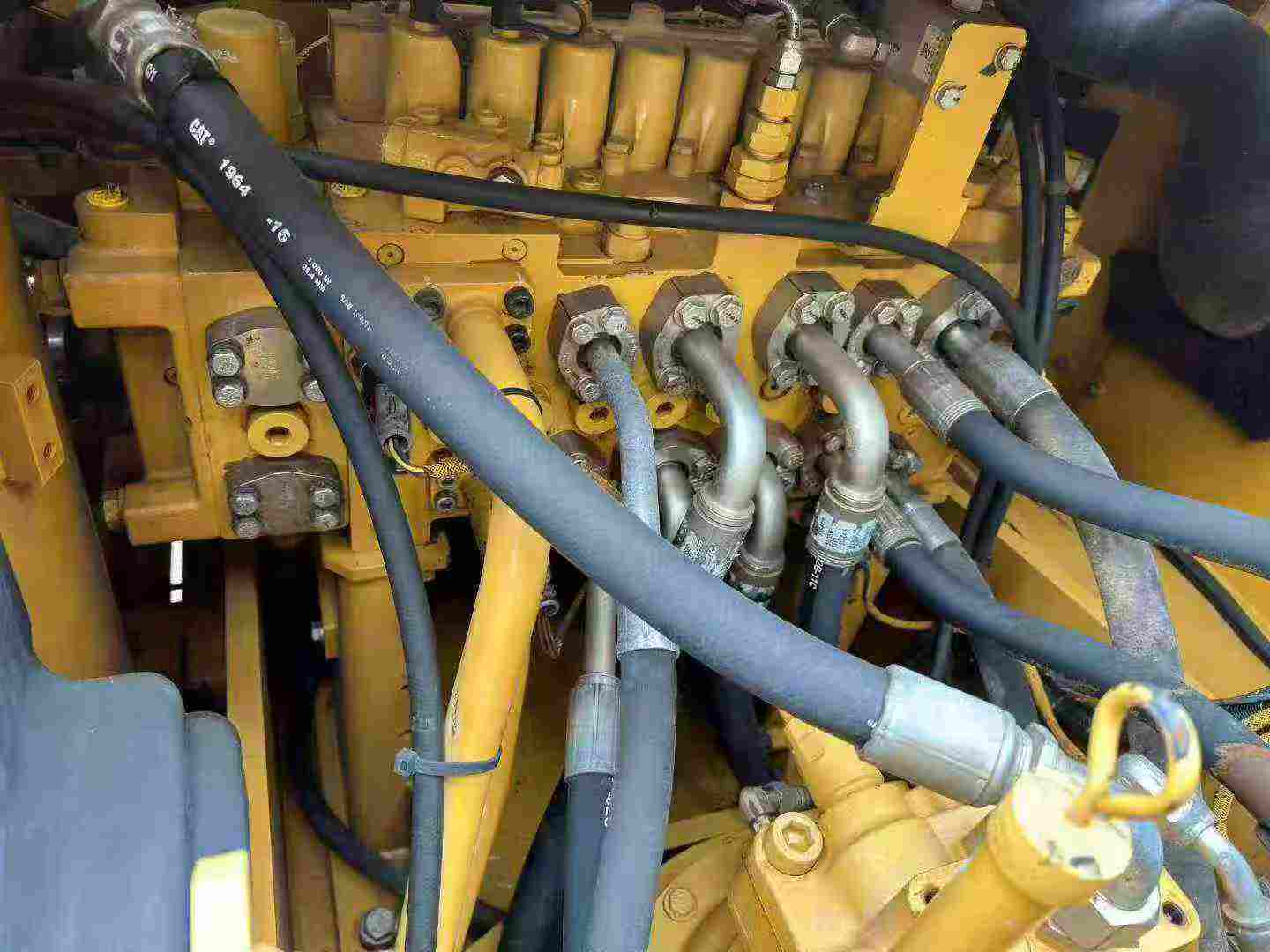 Used Caterpillar 323 Excavator 2016 Model / 4