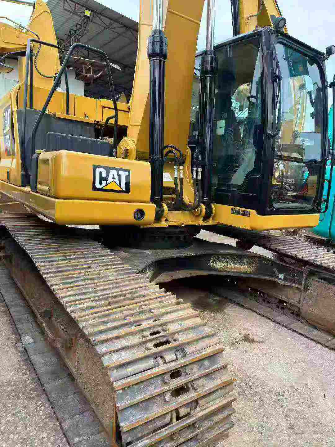 Used Caterpillar 323 Excavator 2016 Model / 2