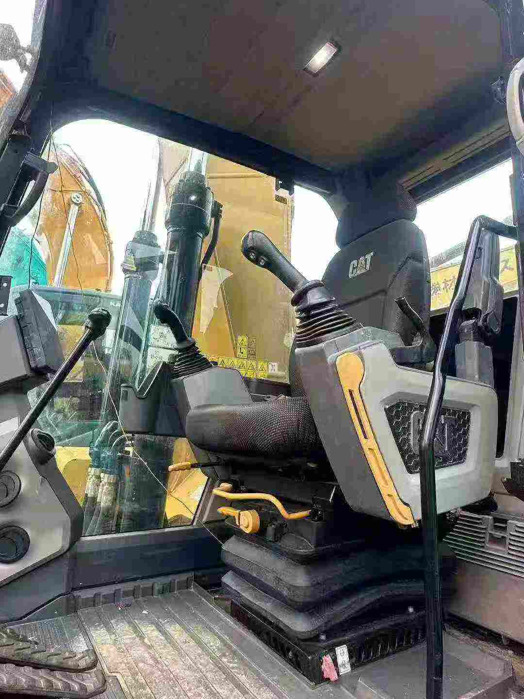 Used Caterpillar 323 Excavator 2016 Model / 7