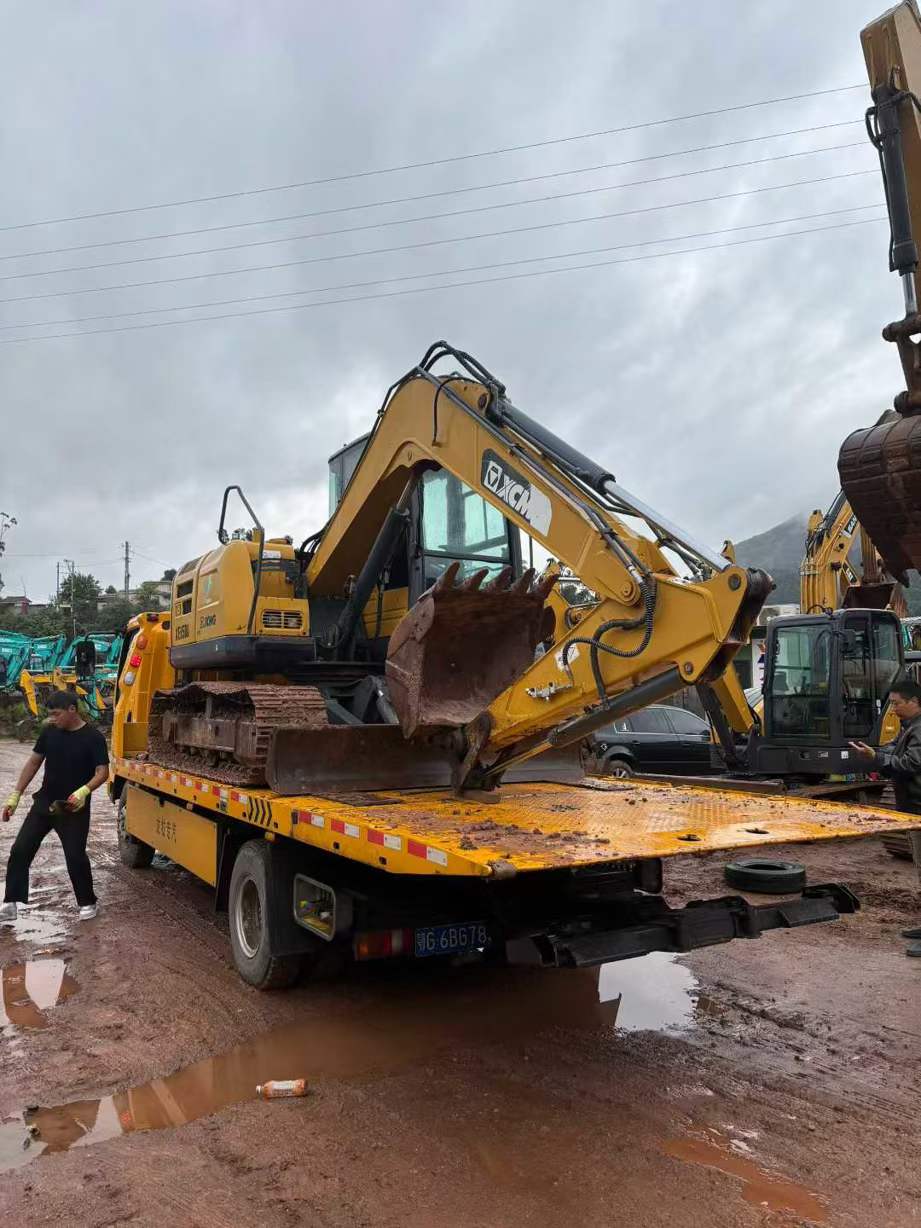 Used XCMG XE75WD Excavator 2021 Model / 3