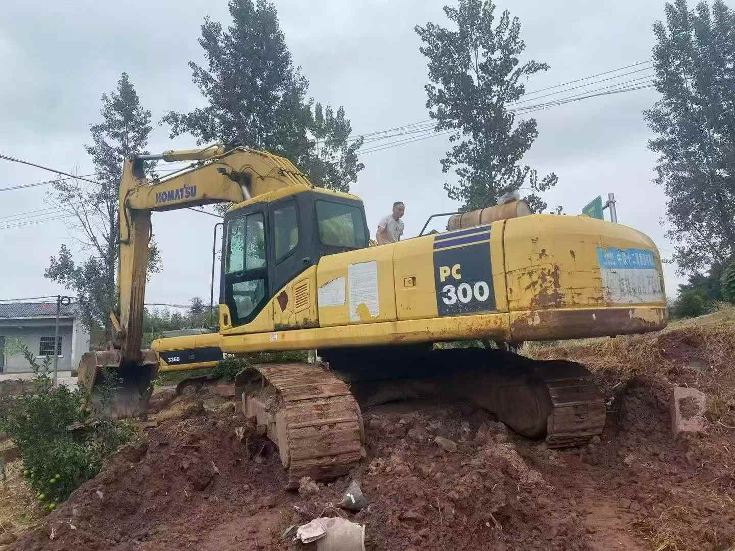 Buy Komatsu PC300 Used Excavator / 2 Used Komatsu PC300 Excavator 2011 Model / 2