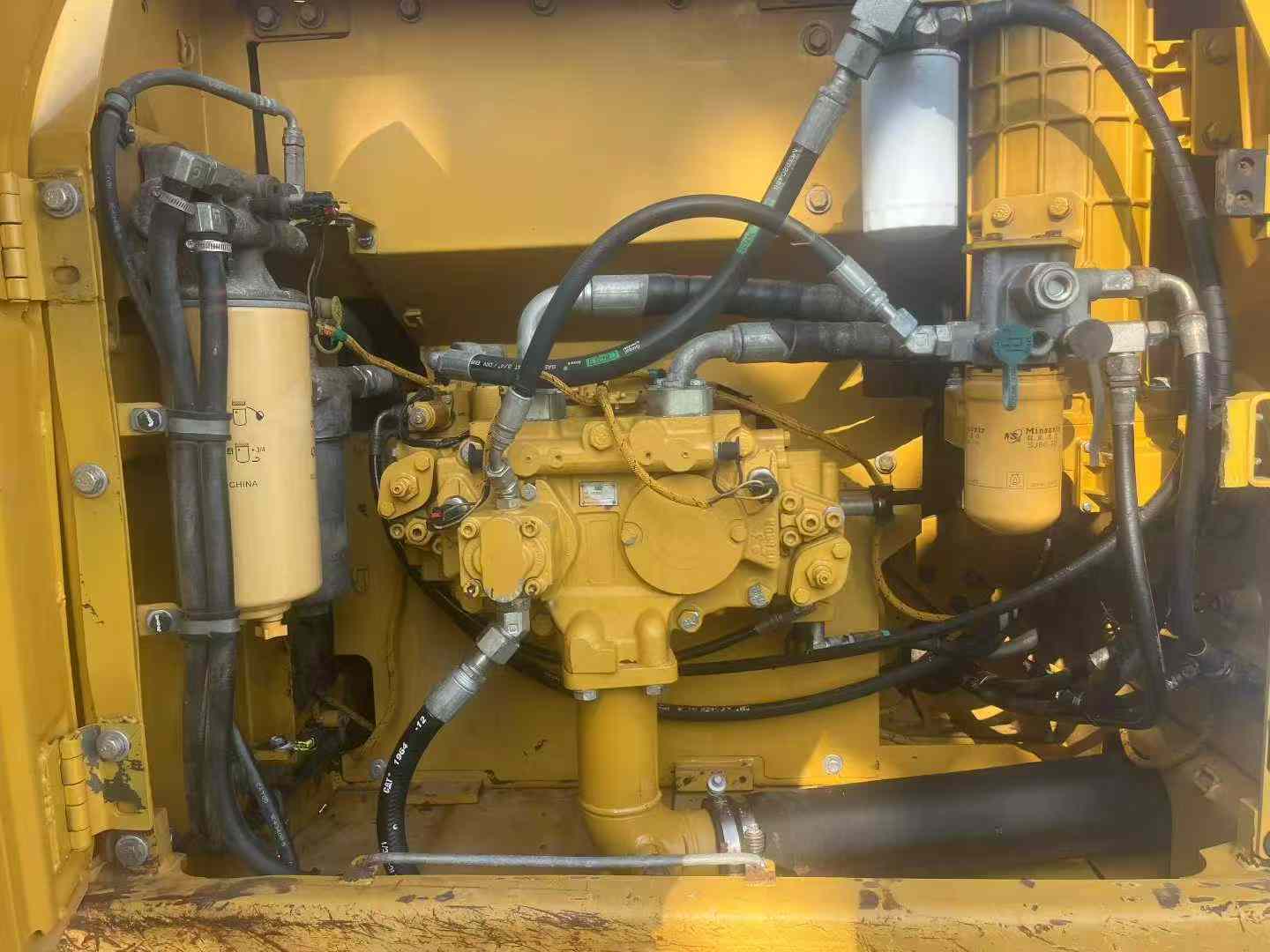 Used Caterpillar 323 Excavator 2014 Model / 4