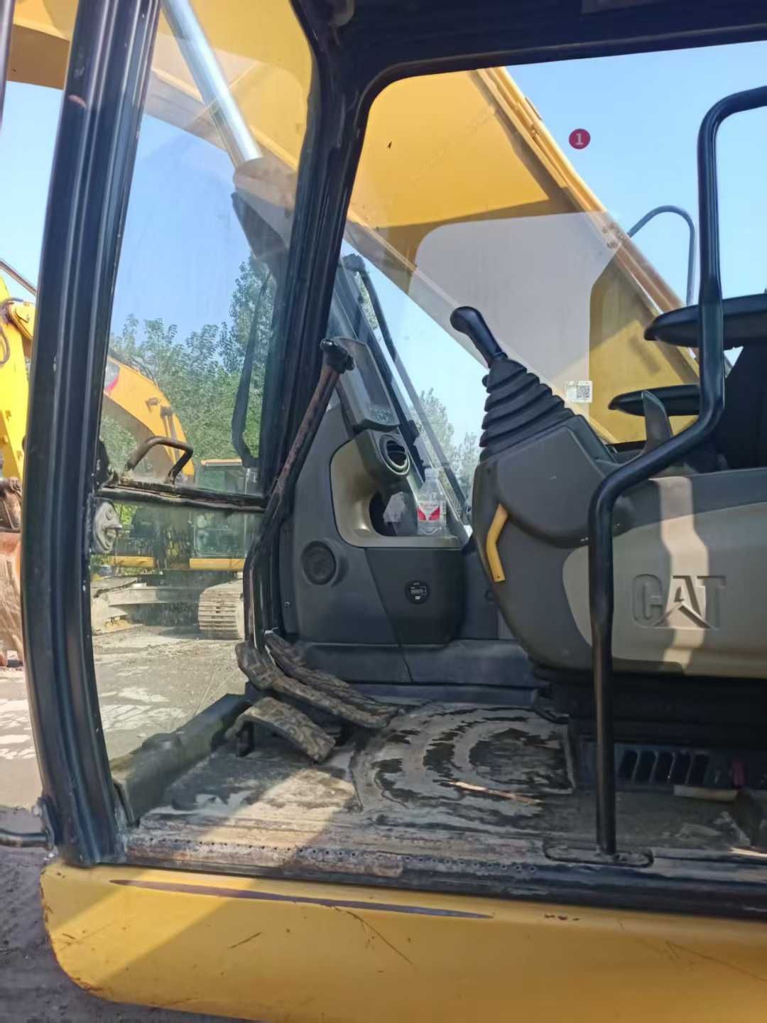 Used Caterpillar 323D2L Excavator 2014 Model / 9