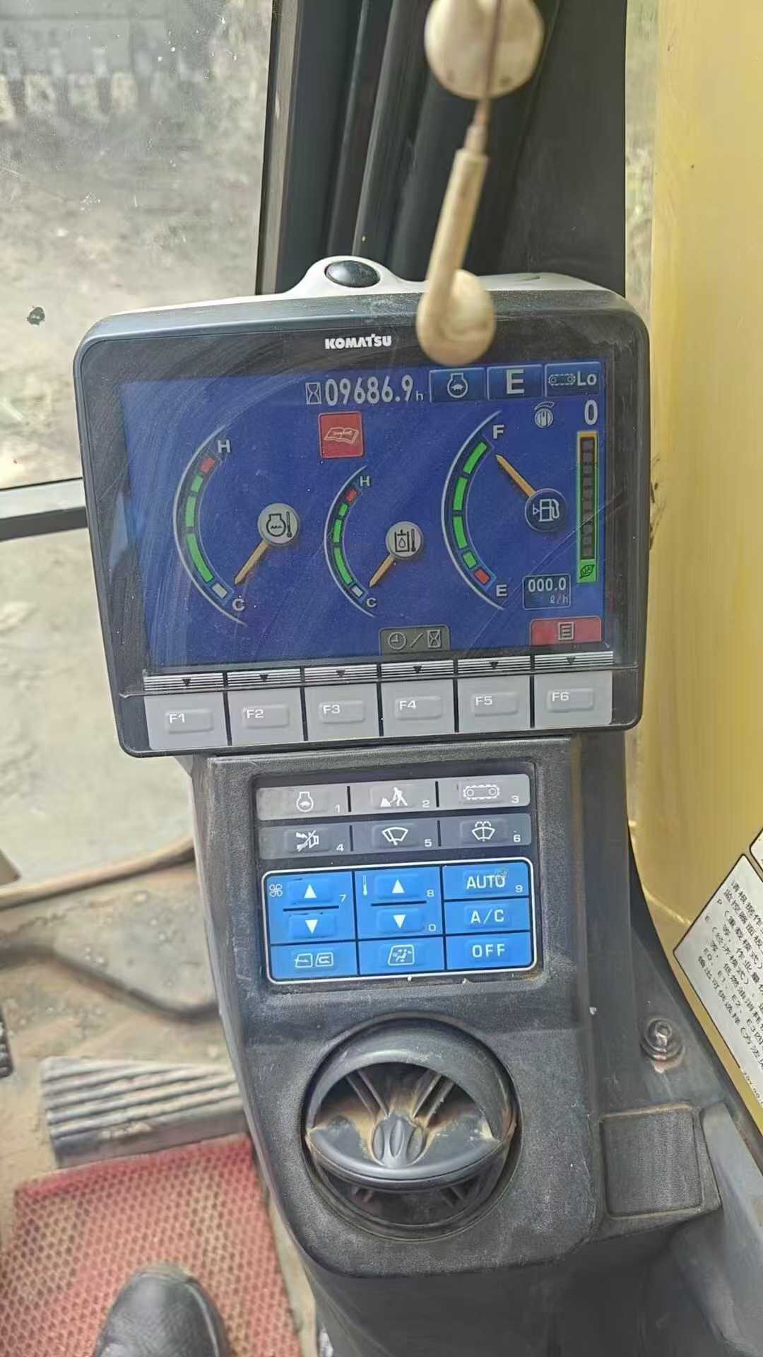 Used Komatsu PC200LC Excavator 2016 Model / 9