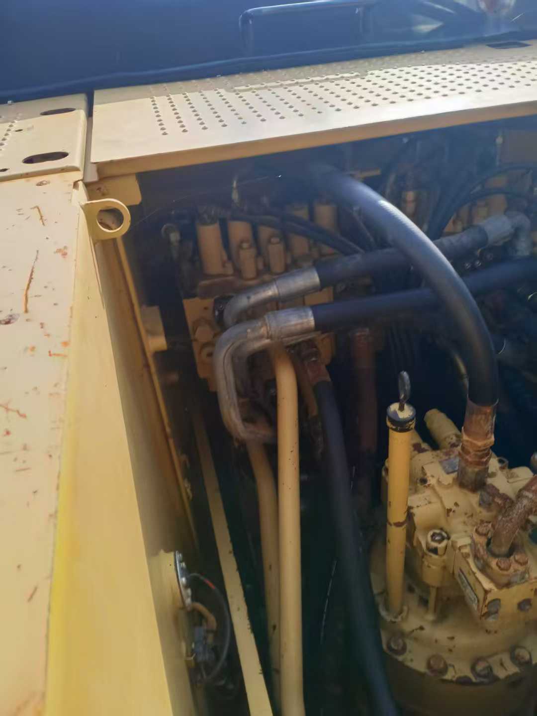 Used Caterpillar 323D2L Excavator 2014 Model / 5