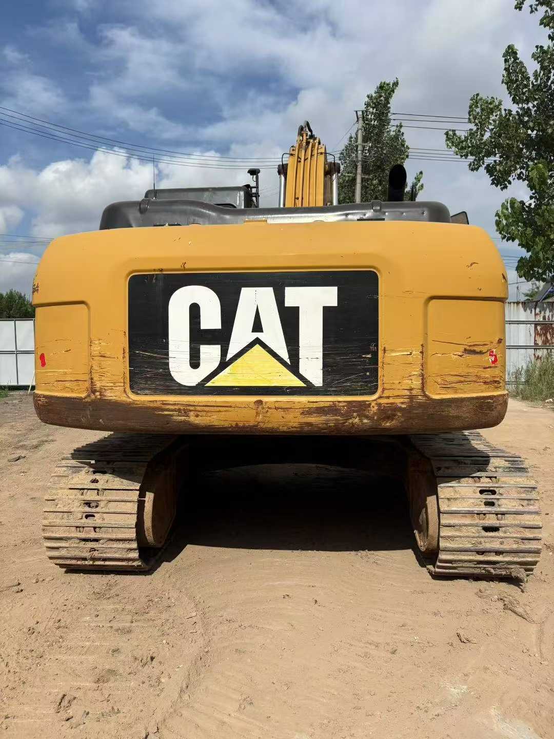 Used Caterpillar 323D2L Excavator 2017 Model / 4