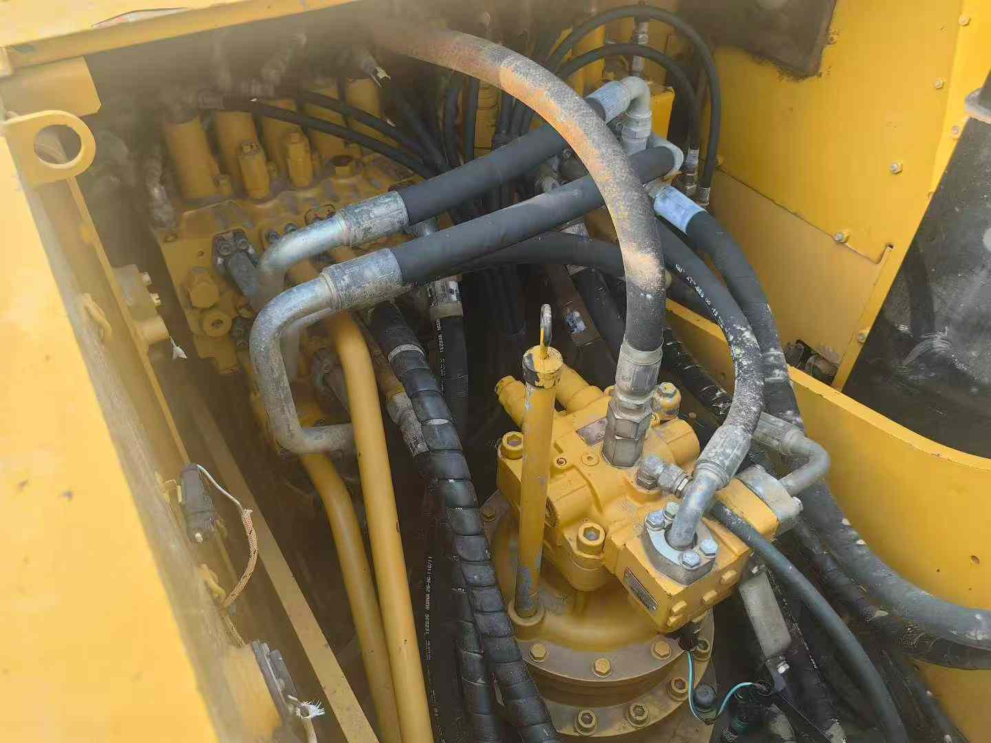 Used Caterpillar 323D2L Excavator 2017 Model / 4