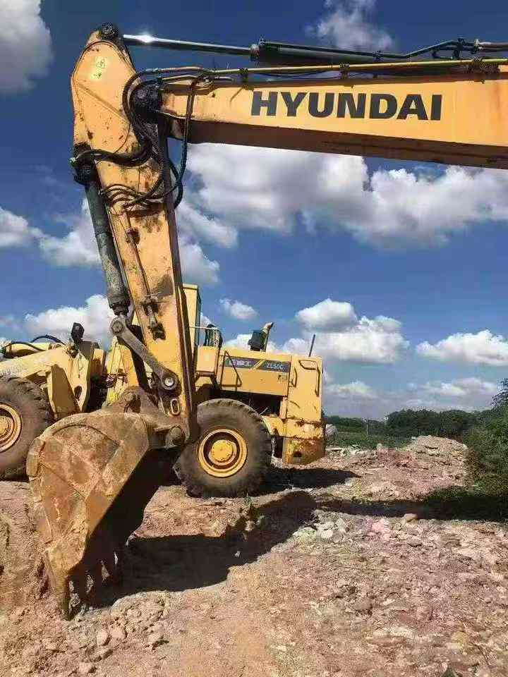 Used Hyundai R215VS Excavator 2019 Model / 2