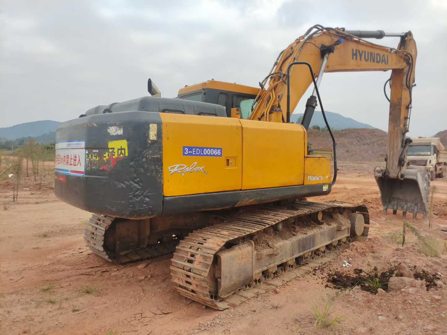 Used Hyundai R215VS Excavator 2018 Model / 9
