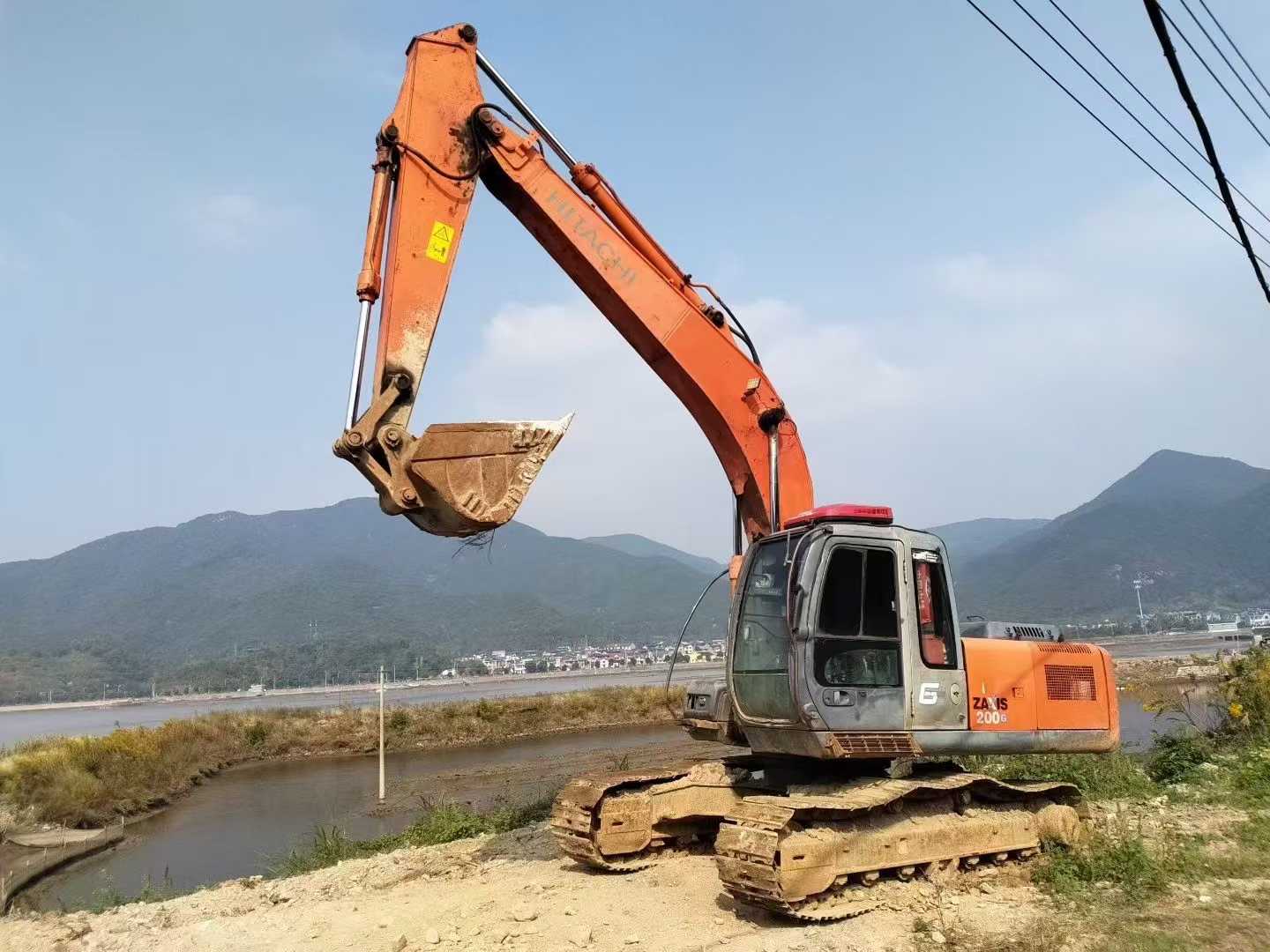 Buy Hitachi ZX200-3G Used Excavator / 1