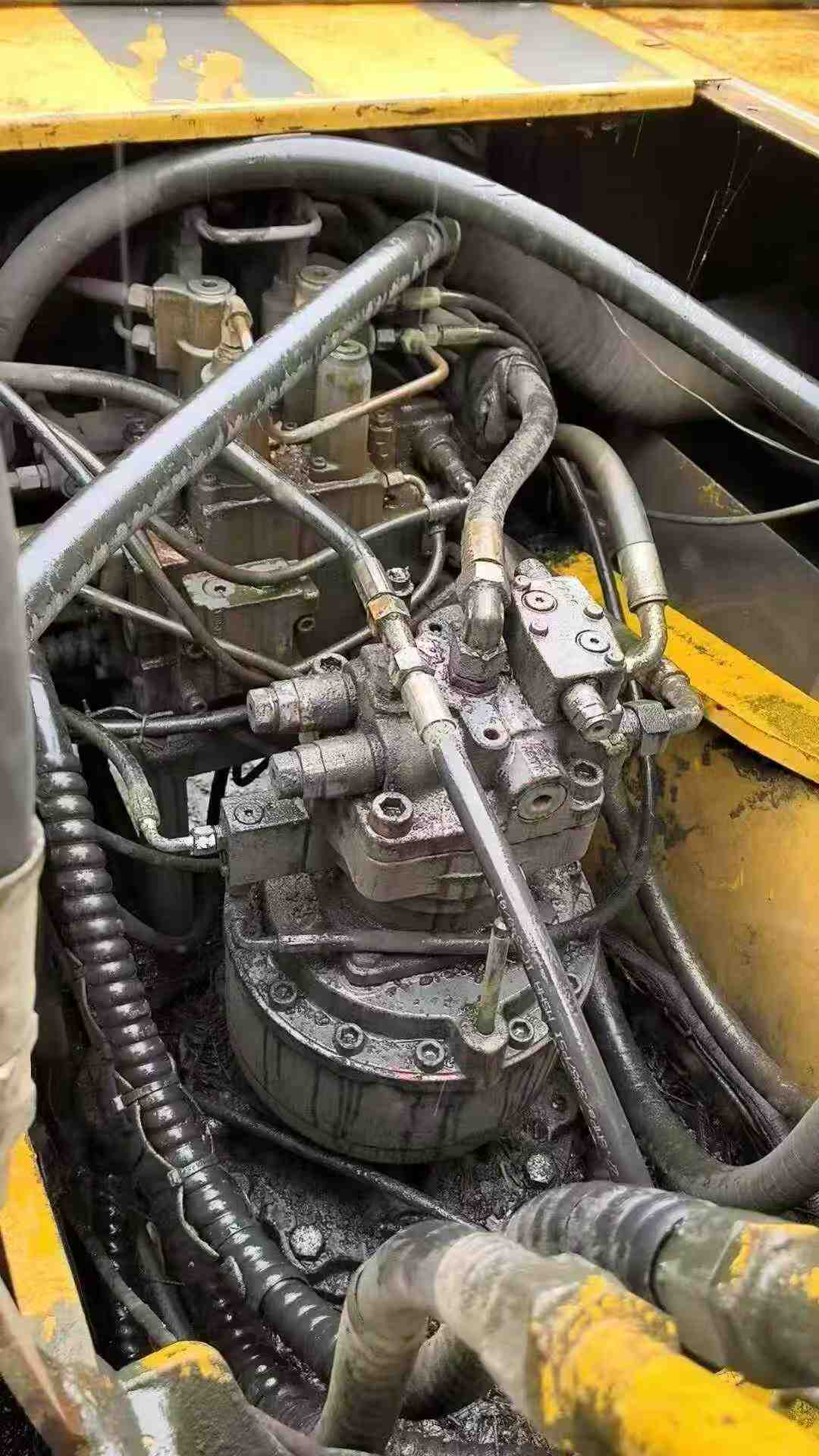 Used XCMG XE215 Excavator 2016 Model / 3