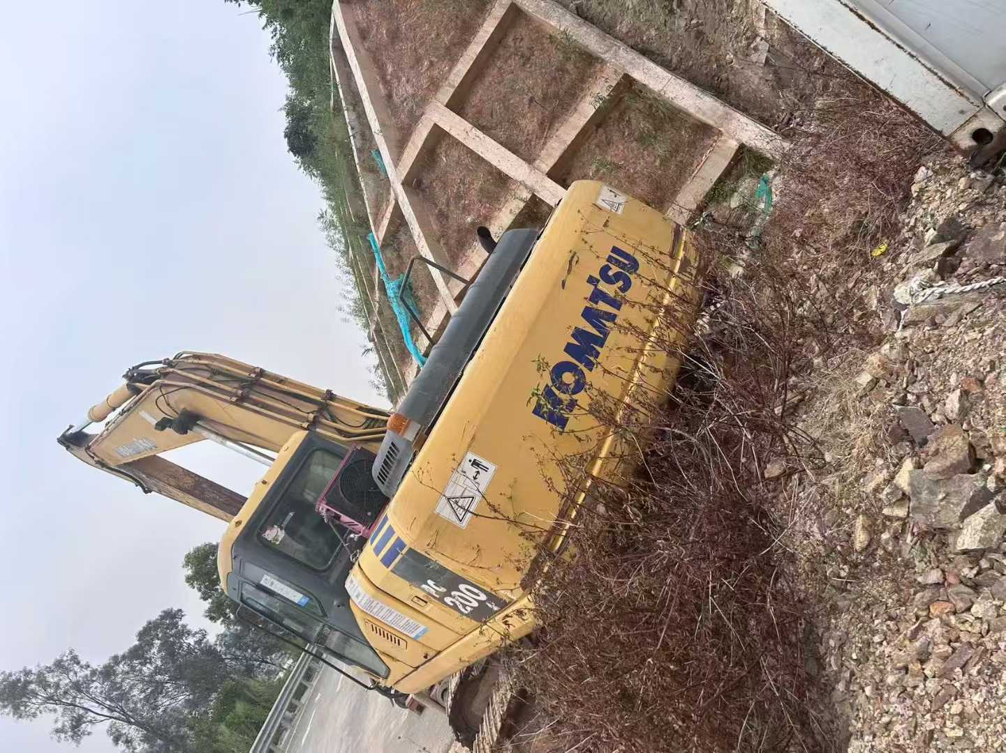 Used Komatsu PW200-7 Excavator 2016 Model / 3