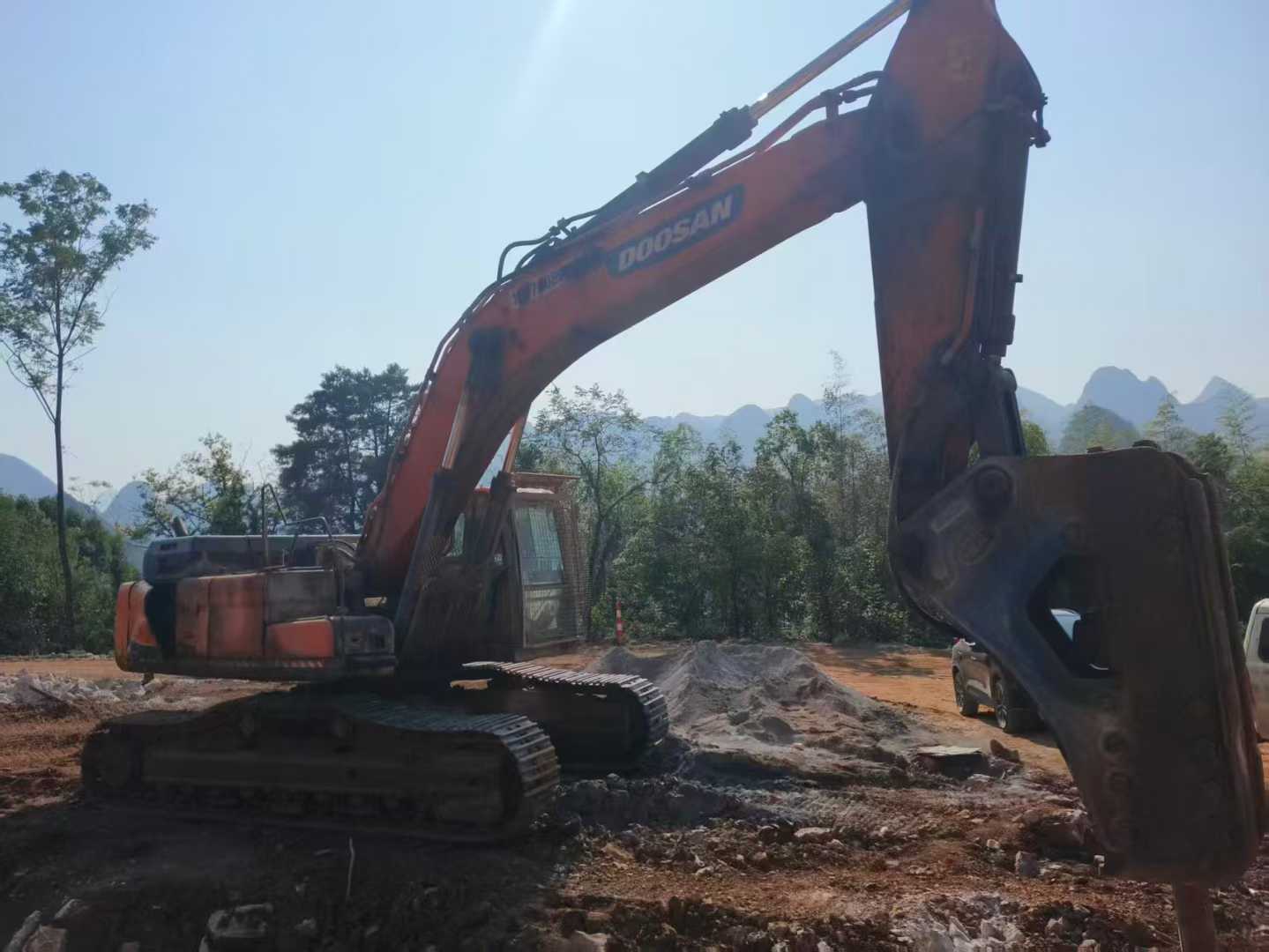 Used Doosan DL420 Excavator 2017 Model / 3