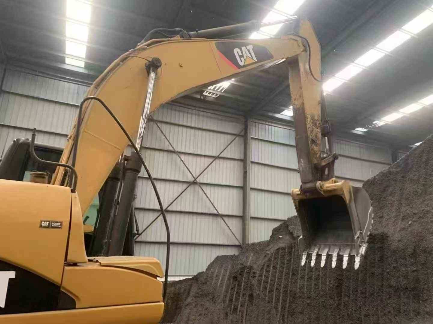 Buy Caterpillar 320D Used Excavator / 3 Used Caterpillar 320D Excavator 2011 Model / 3