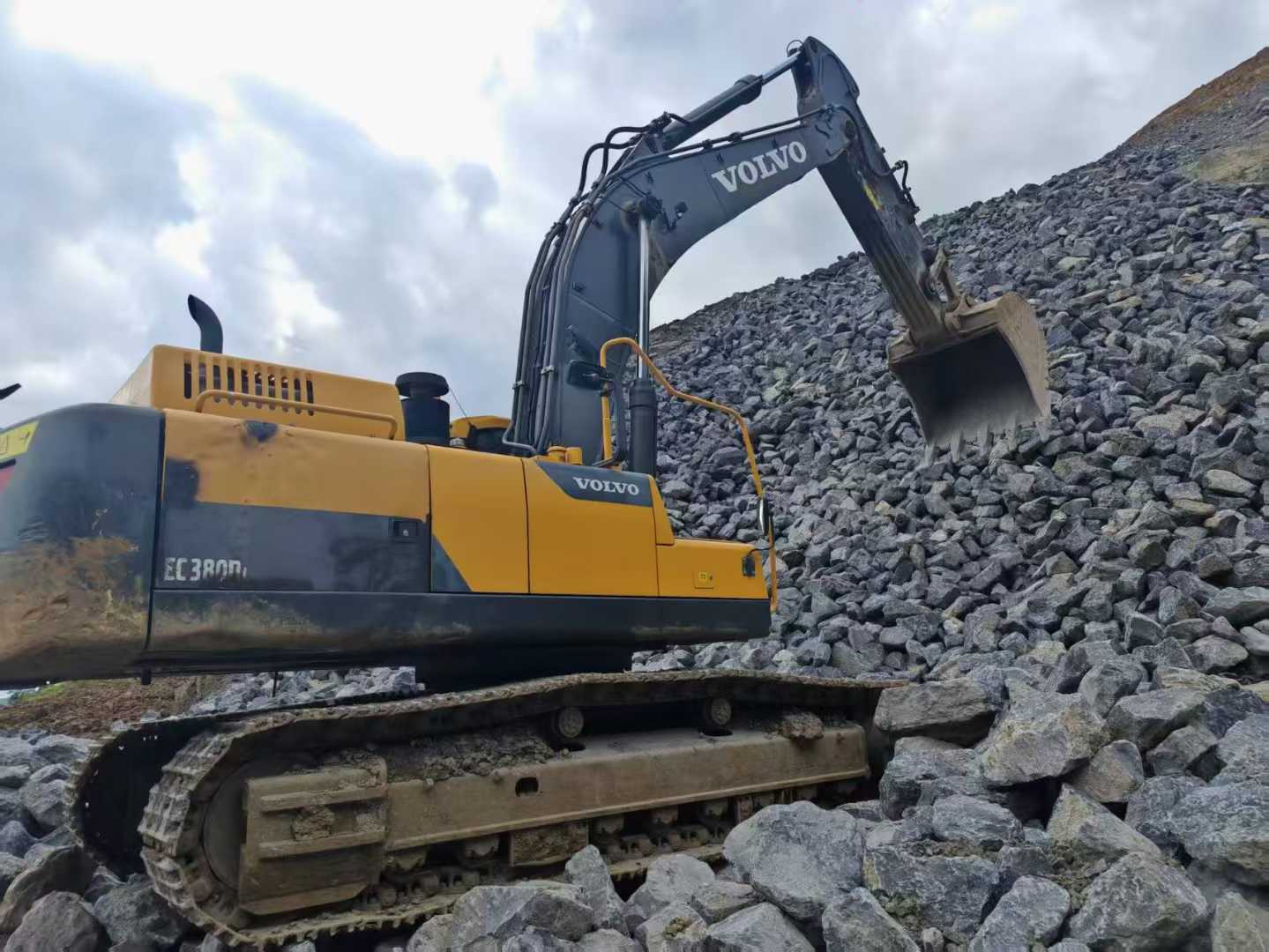 Buy Volvo ECR38 Used Excavator / 2 Used Volvo ECR38 Excavator 2020 Model / 2