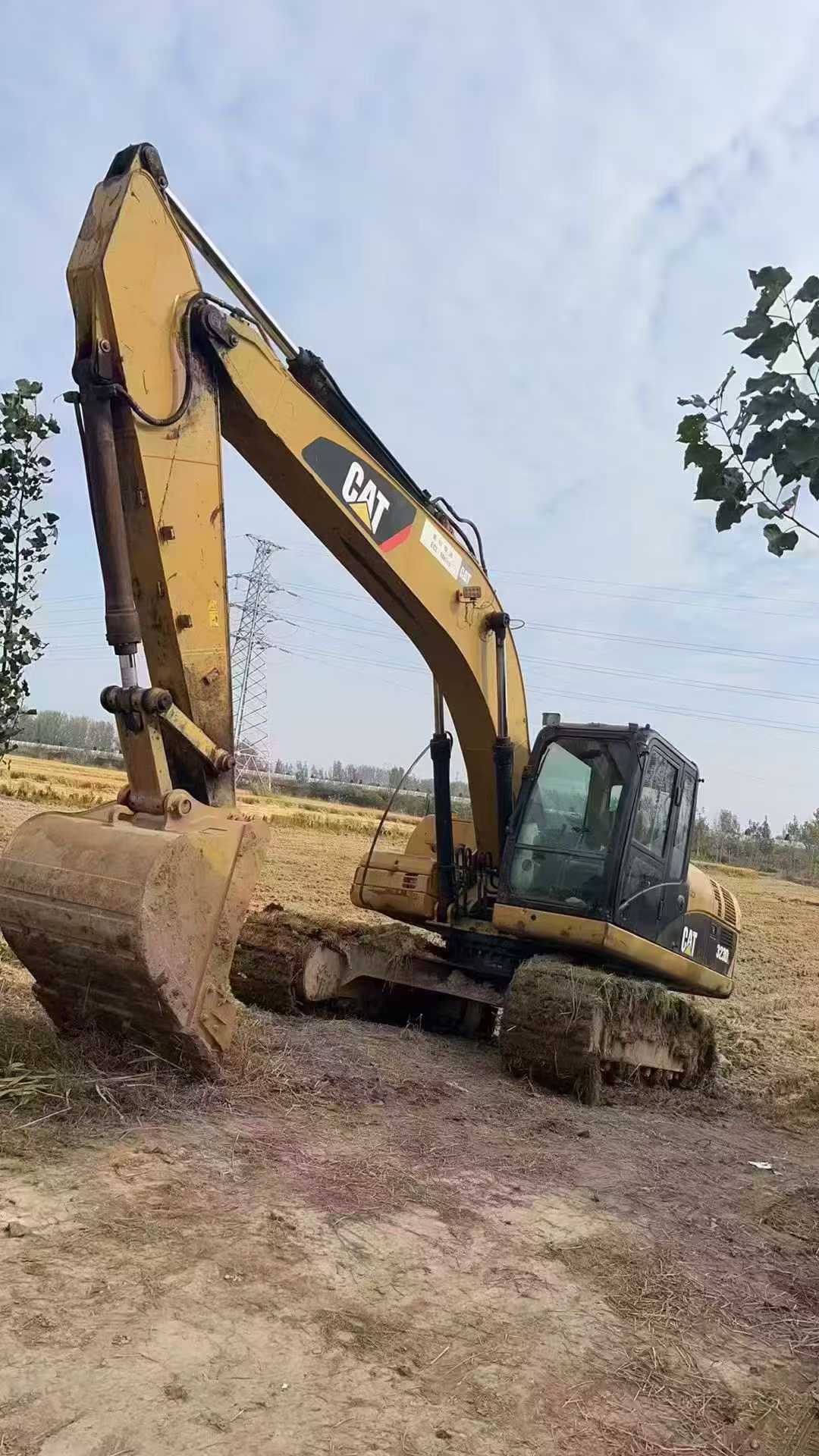 Used Caterpillar 323DL Excavator 2011 Model / 2