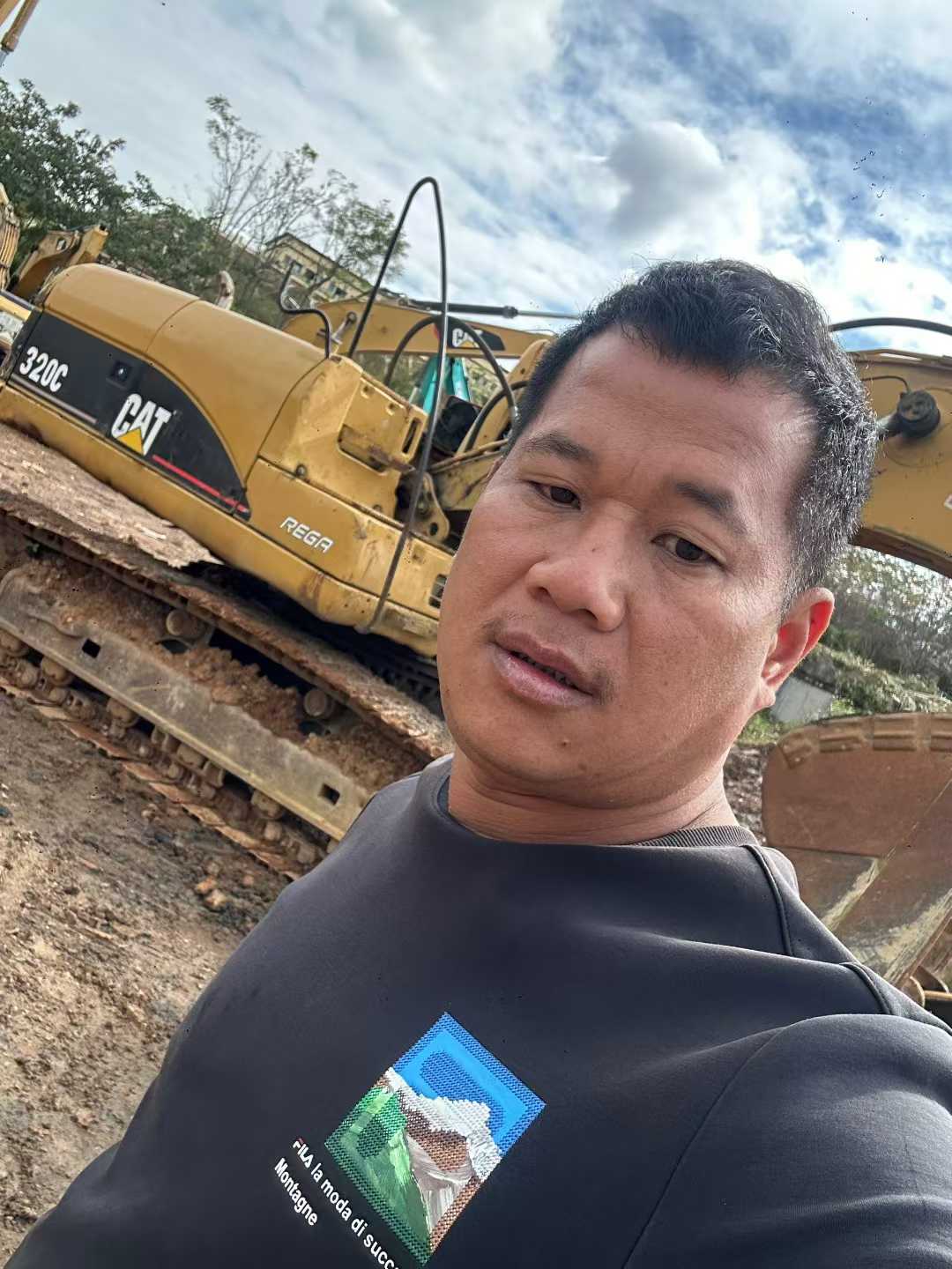 Buy Caterpillar 320C Used Excavator / 1