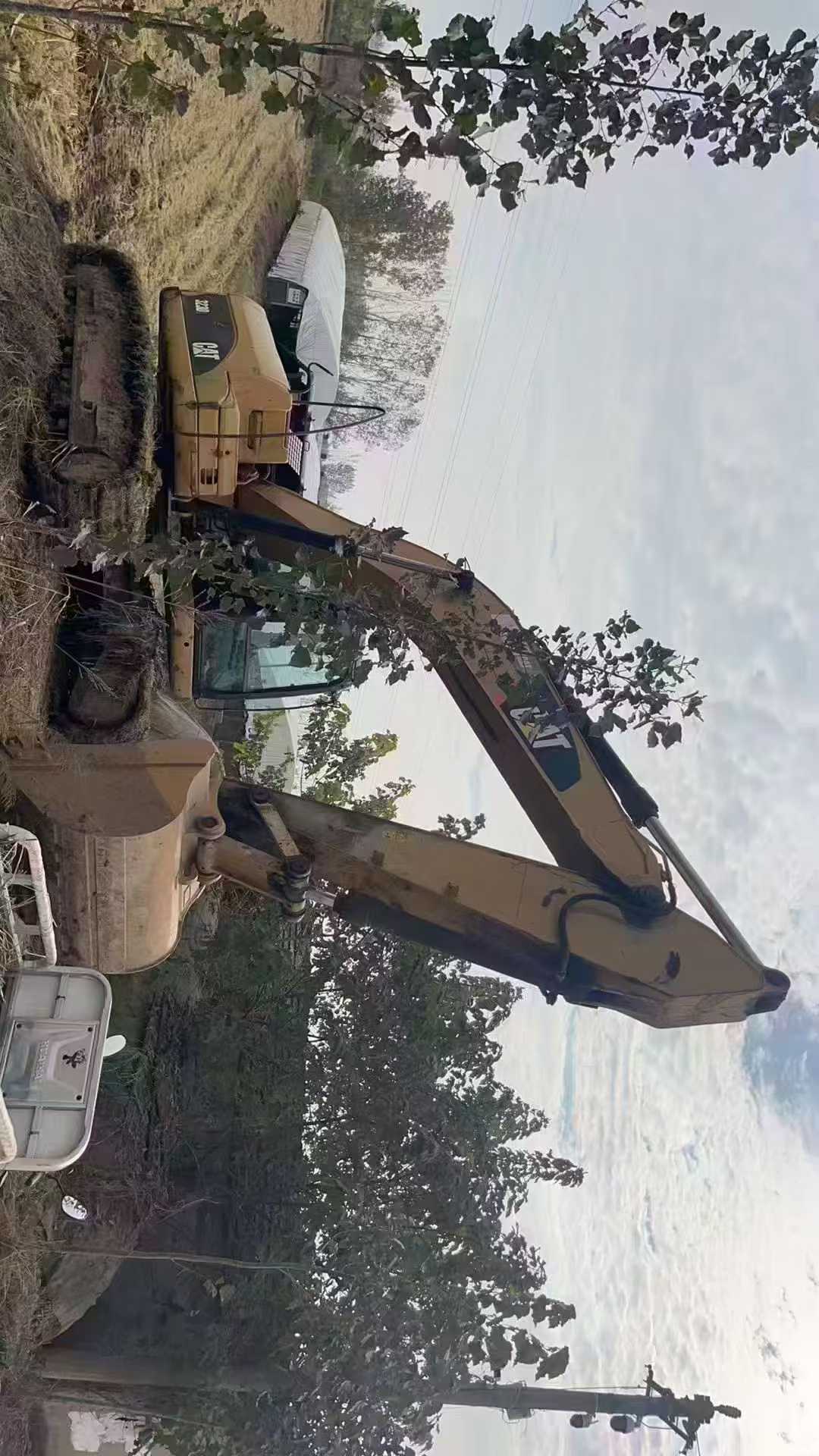 Used Caterpillar 323DL Excavator 2011 Model / 3