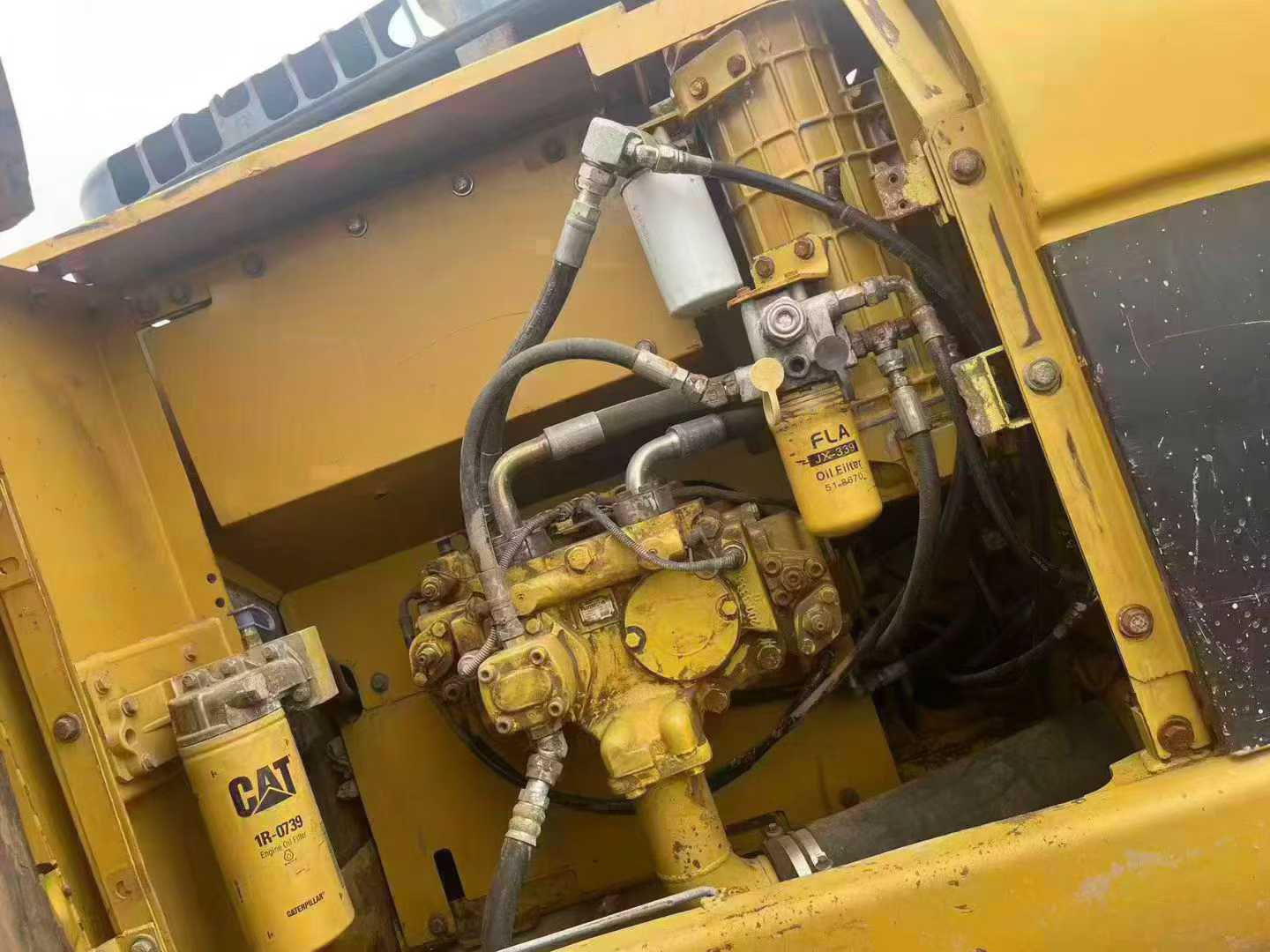 Used Caterpillar 323DL Excavator 2011 Model / 4