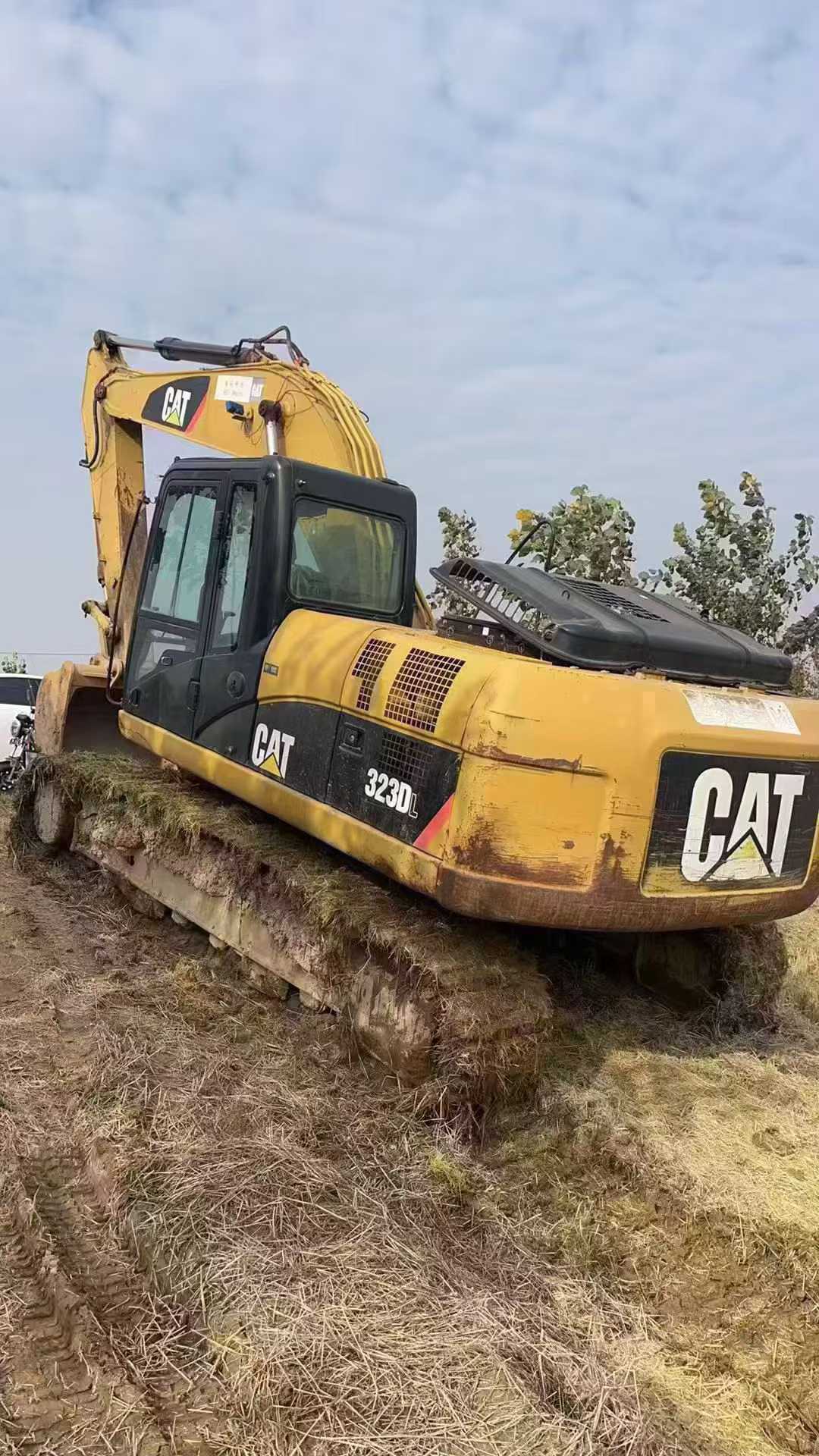 Used Caterpillar 323DL Excavator 2011 Model / 9