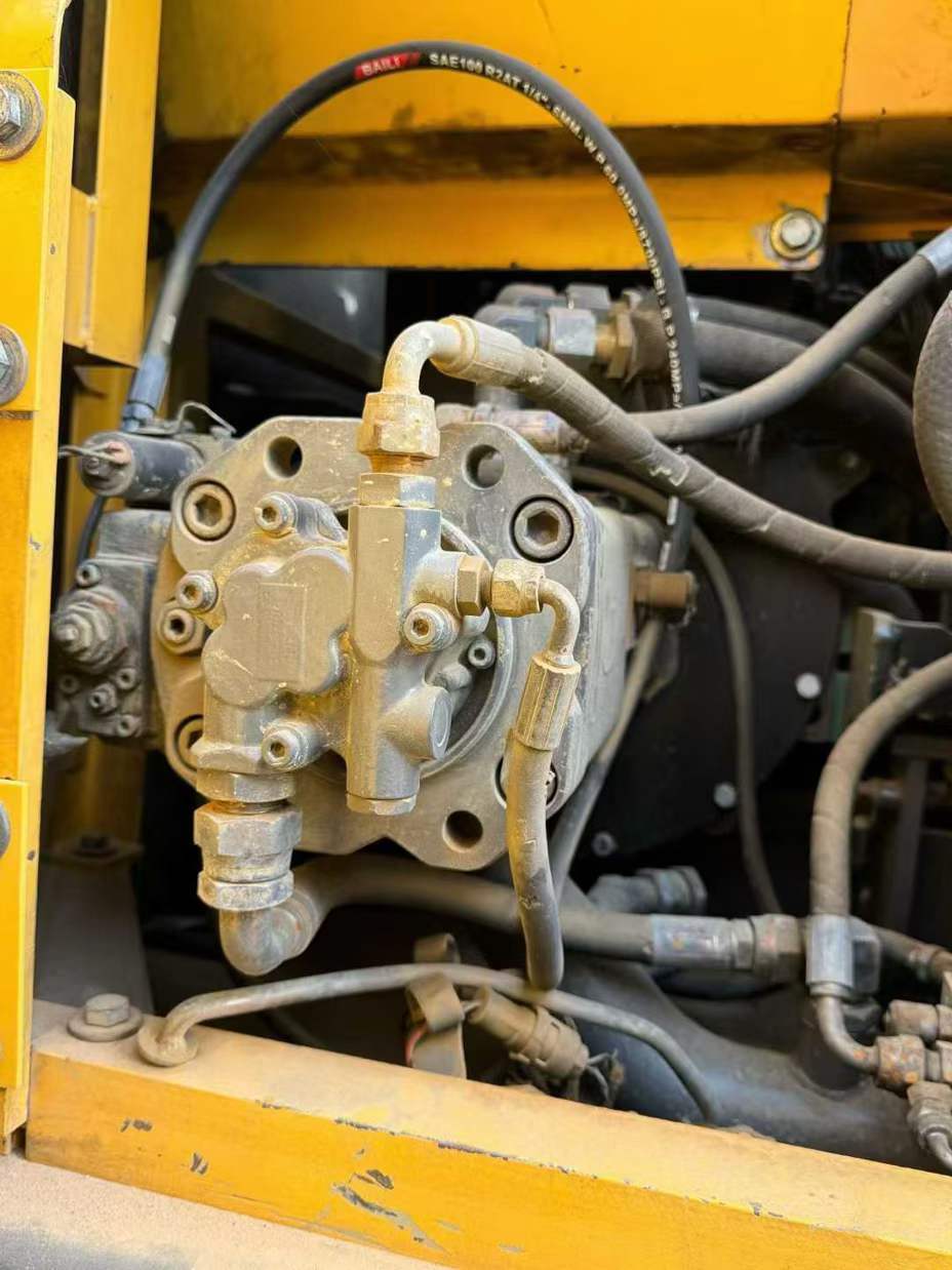 Used Volvo EC140 Excavator 2016 Model / 9