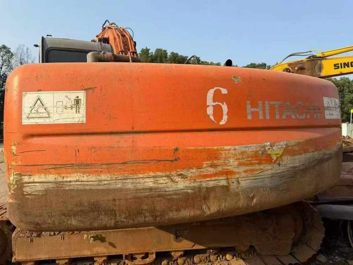 Buy Hitachi ZAXIS200 Used Excavator / 1