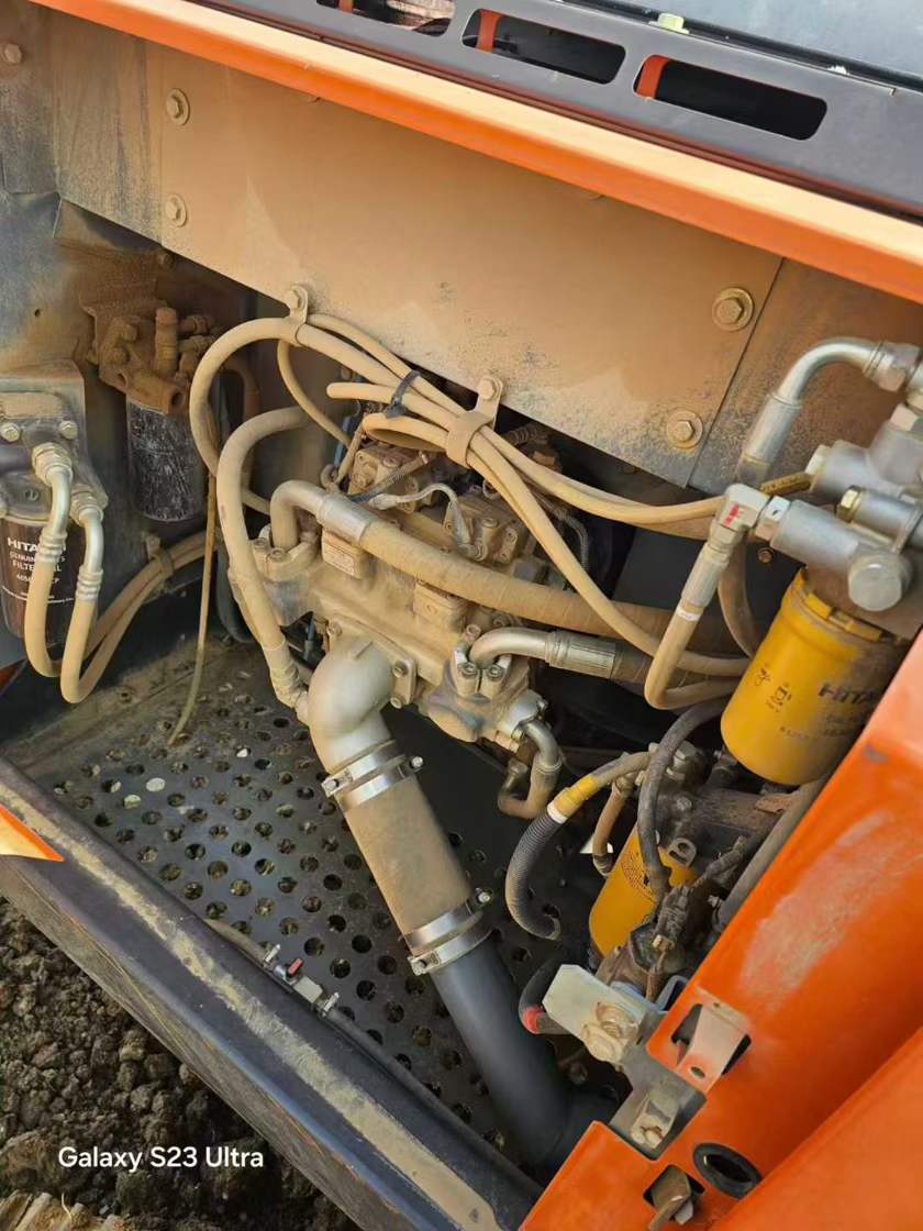 Used Hitachi ZX210LC-5A Excavator 2022 Model / 3