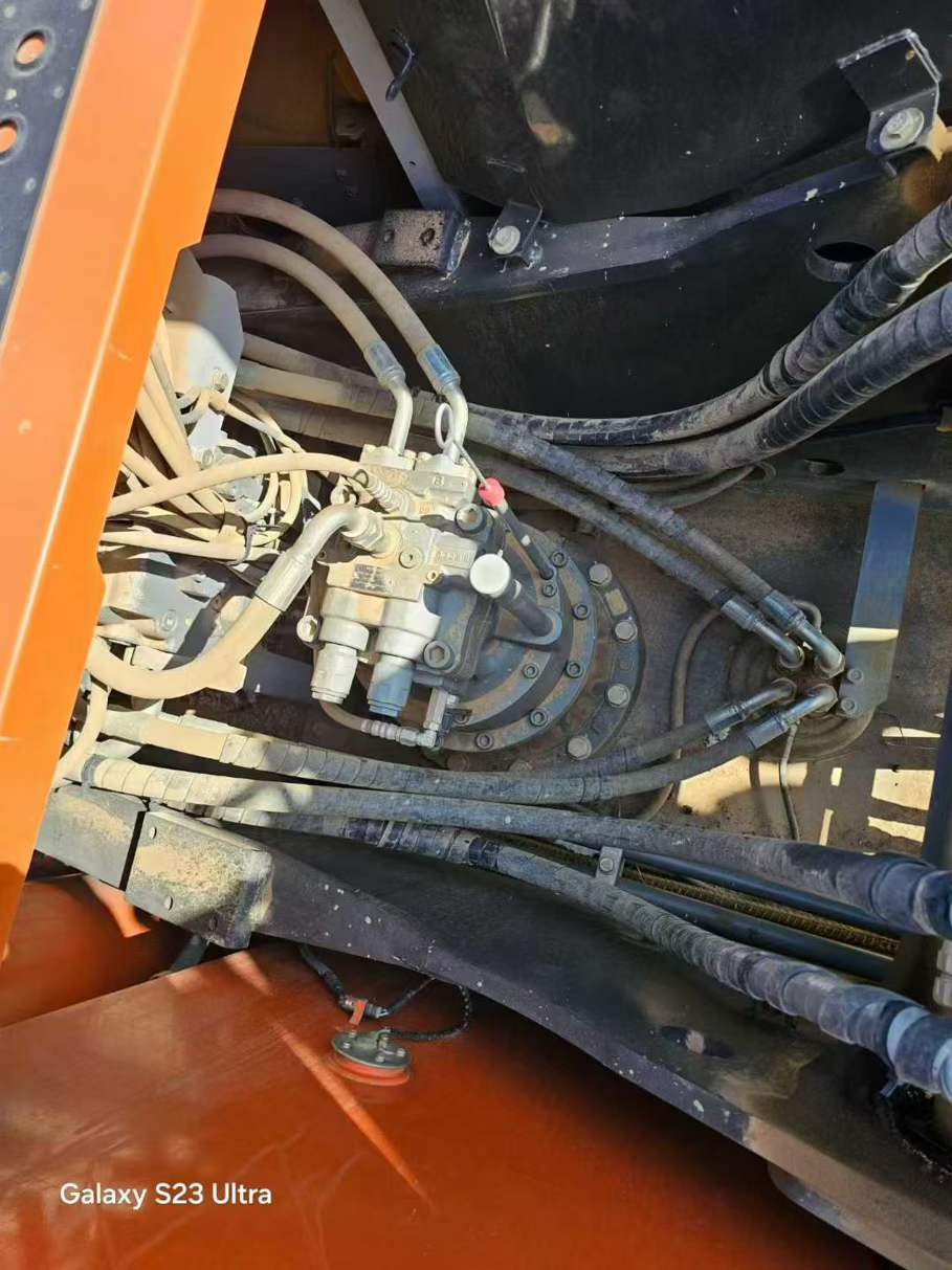 Used Hitachi ZX210LC-5A Excavator 2022 Model / 4