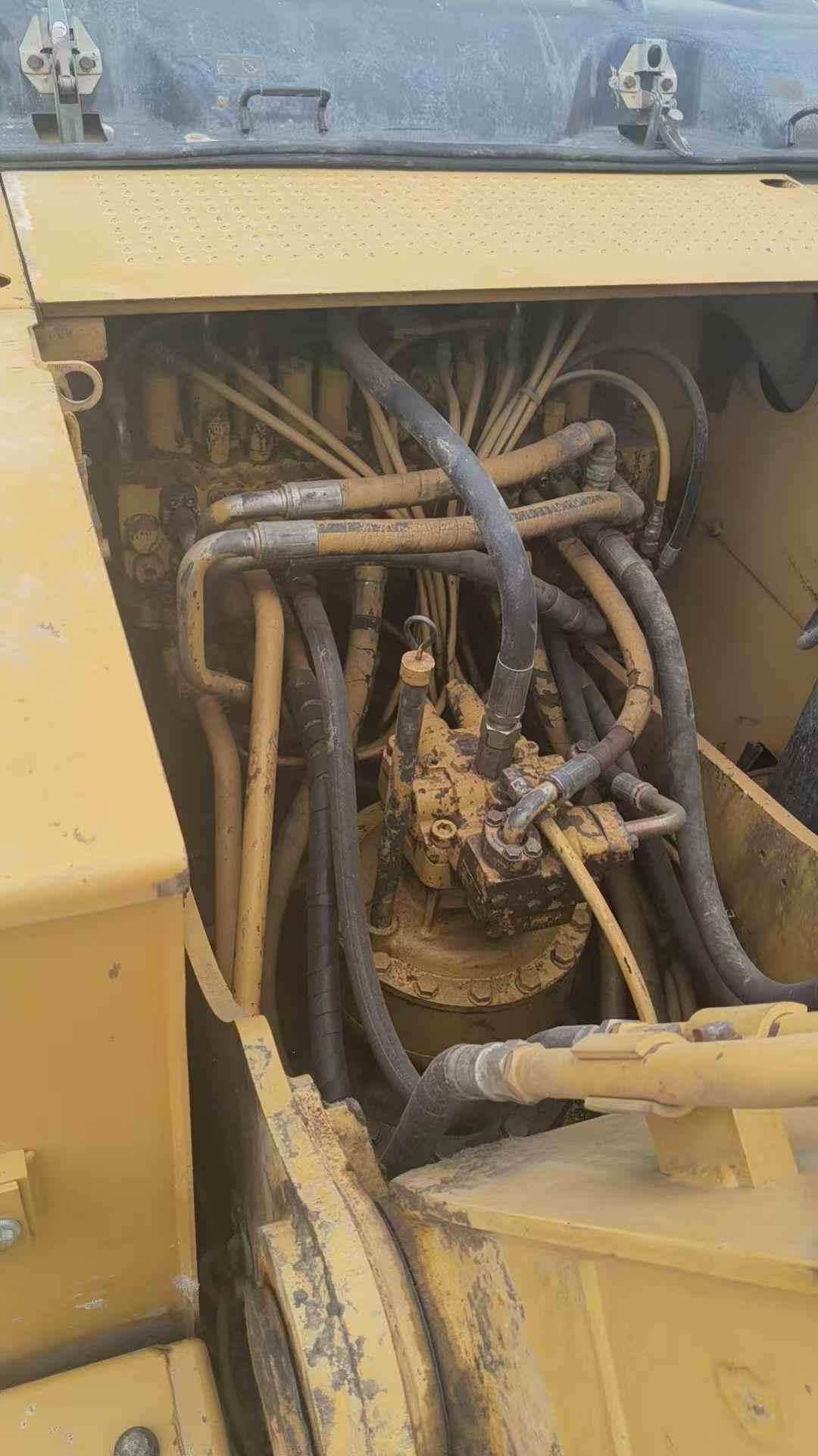 Used Caterpillar CT20 Excavator 2011 Model / 6