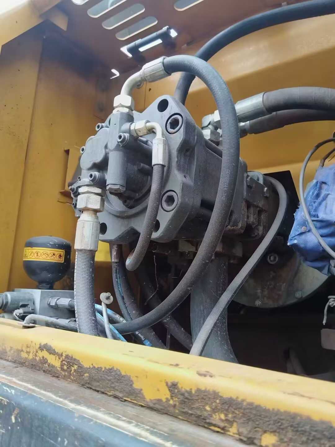 Used XCMG XE215 Excavator 2016 Model / 3