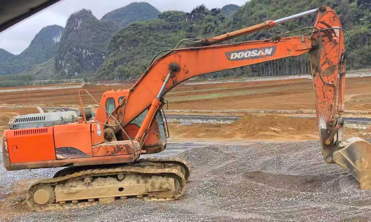 Buy Doosan S225 Used Excavator / 8 Used Doosan S225 Excavator 2016 Model / 8