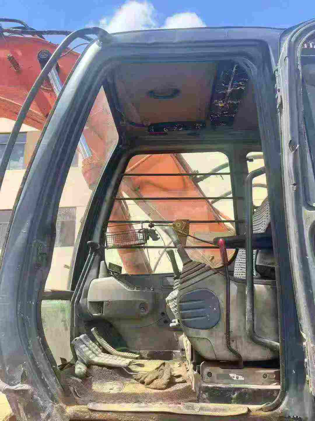 Used Hitachi ZAXIS200 Excavator 2016 Model / 7