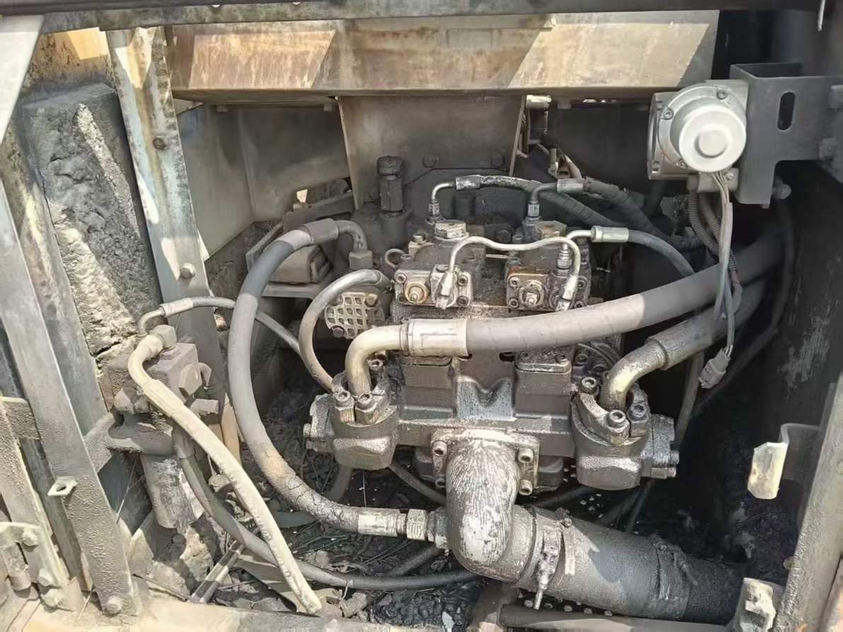 Used Hitachi ZAXIS200 Excavator 2016 Model / 7