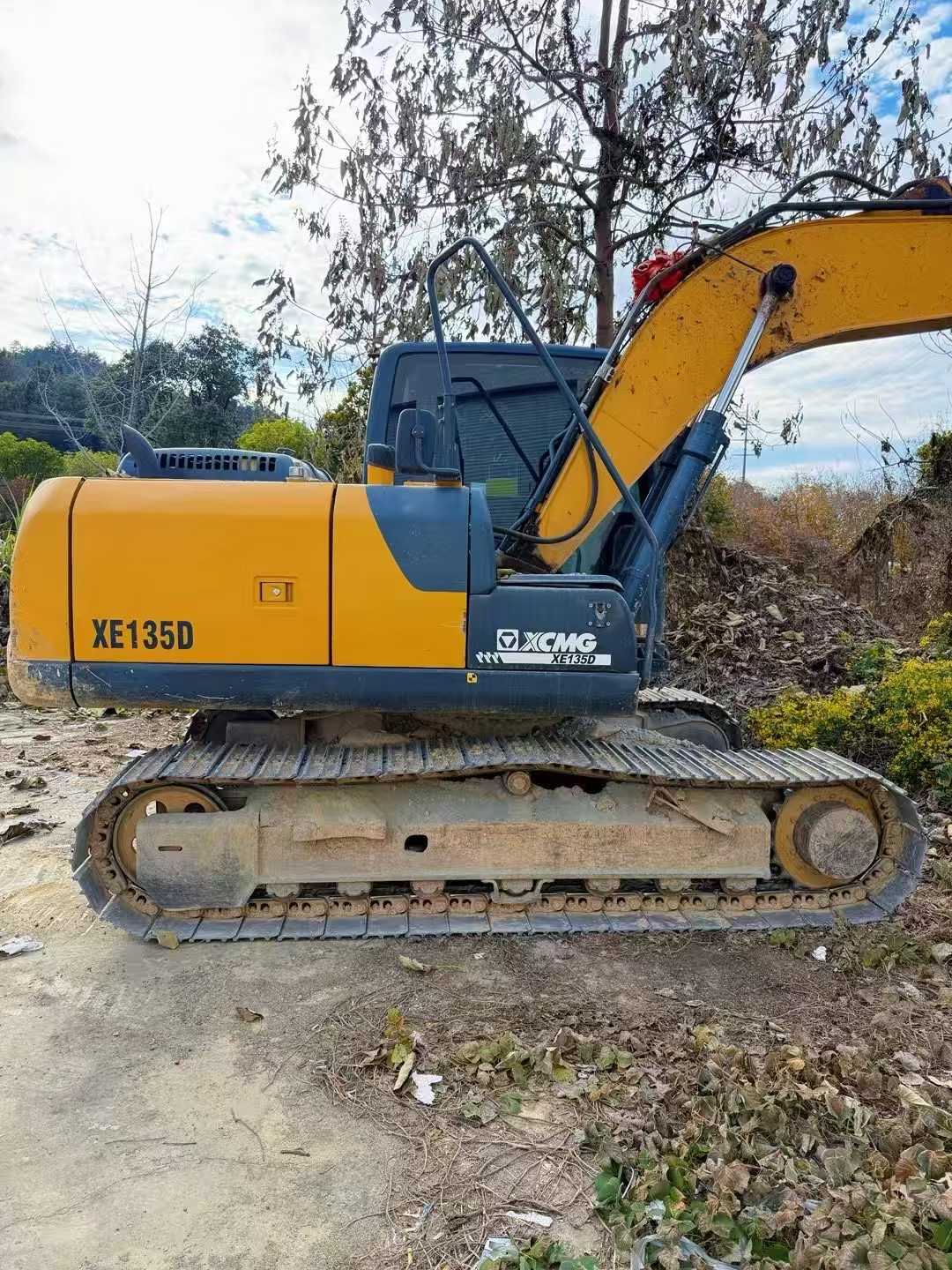 Used XCMG XE135B Excavator 2021 Model / 3