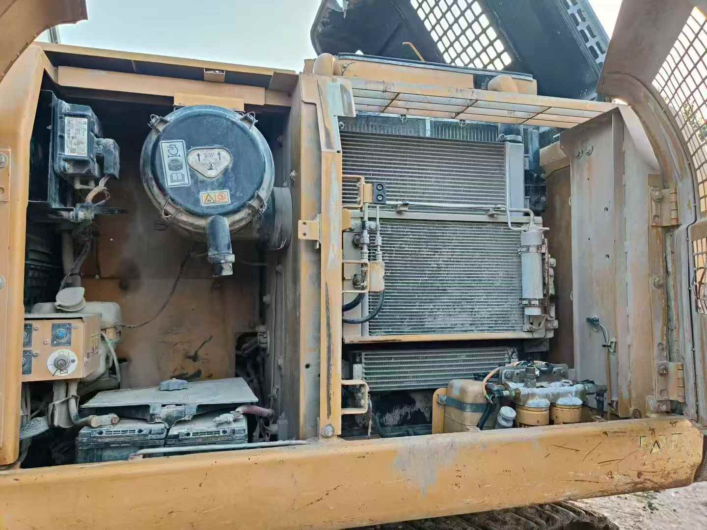 Used Caterpillar 323DL Excavator 2012 Model / 8