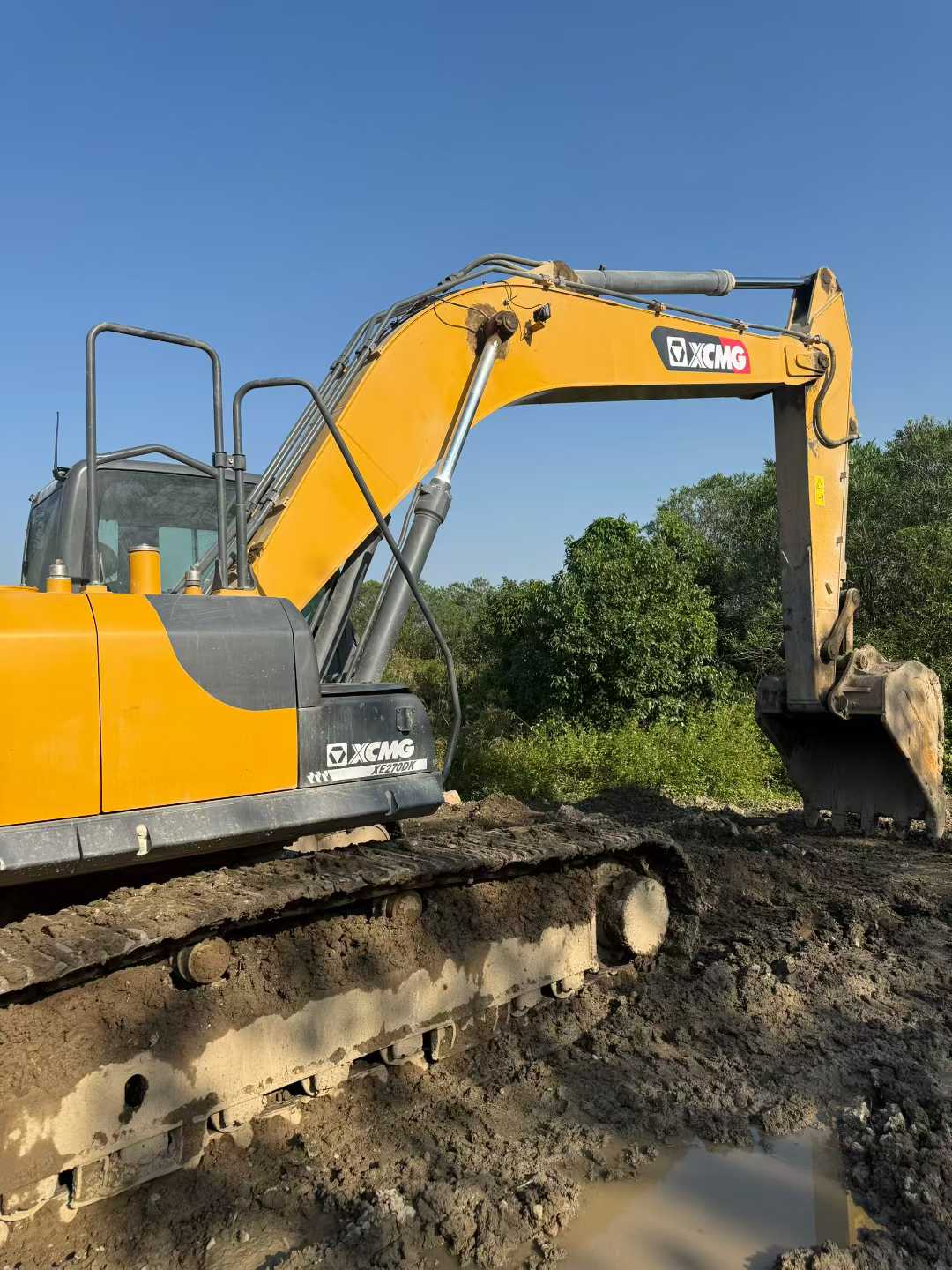 Used XCMG XE270GK Excavator 2021 Model / 3