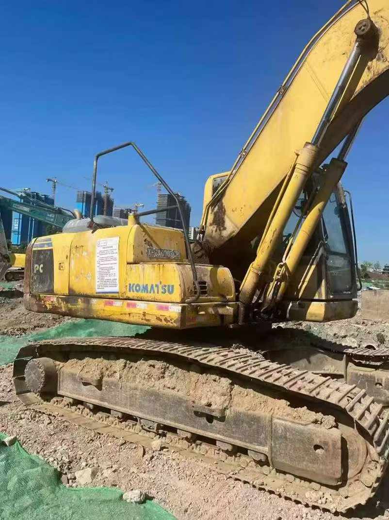 Used Komatsu PC200-8 Excavator 2016 Model / 3