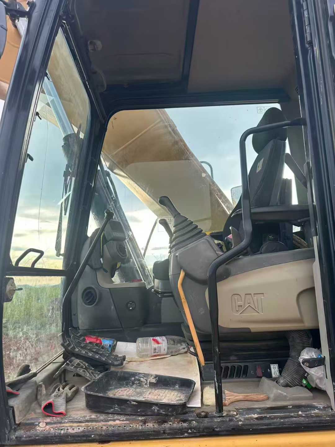 Used Caterpillar 320D Excavator 2016 Model / 7