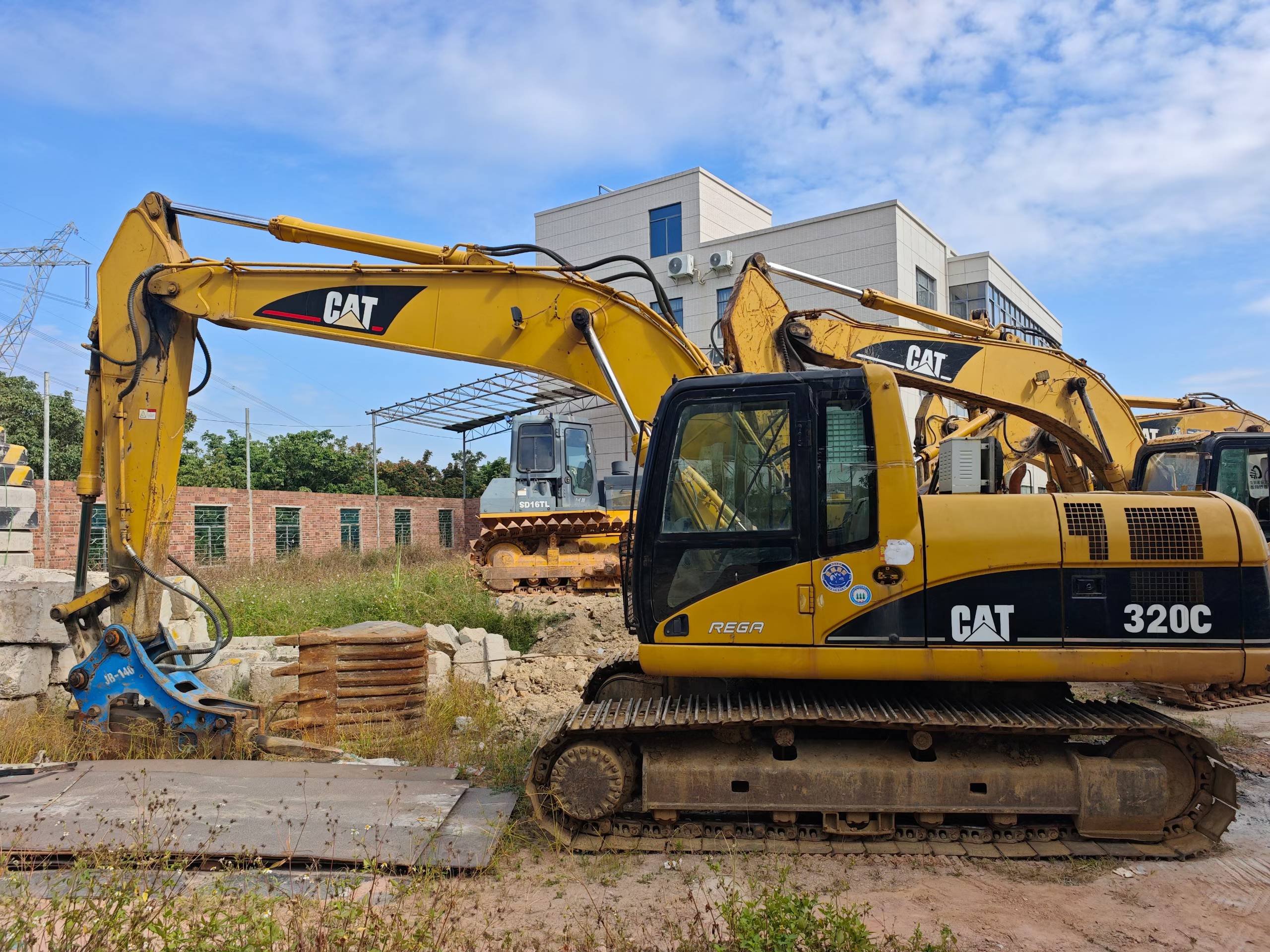 Buy Caterpillar 320C Used Excavator / 1