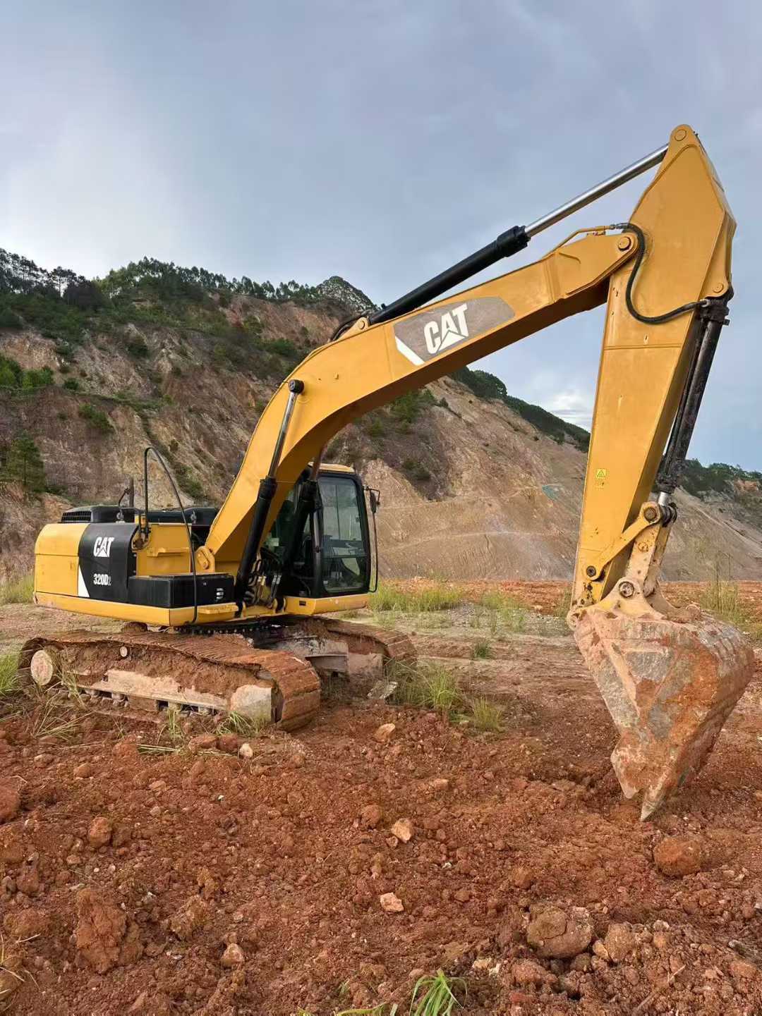 Used Caterpillar 320D Excavator 2016 Model / 2