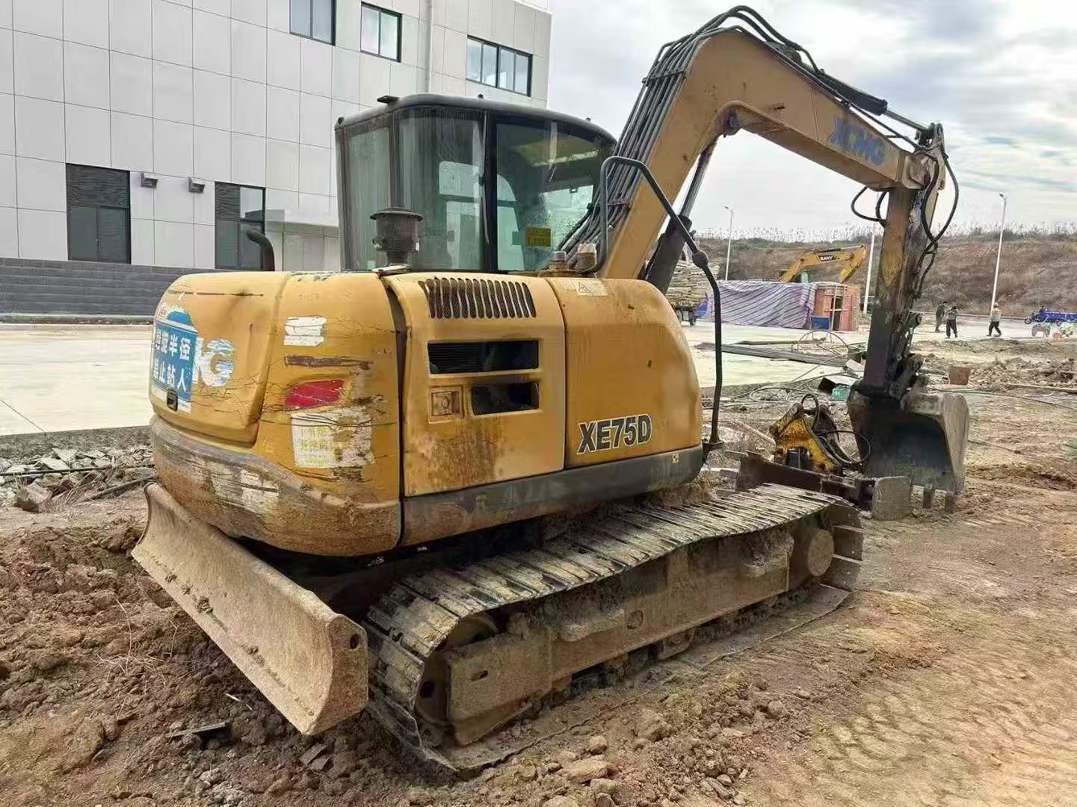 Used XCMG XE75C Excavator 2016 Model / 3