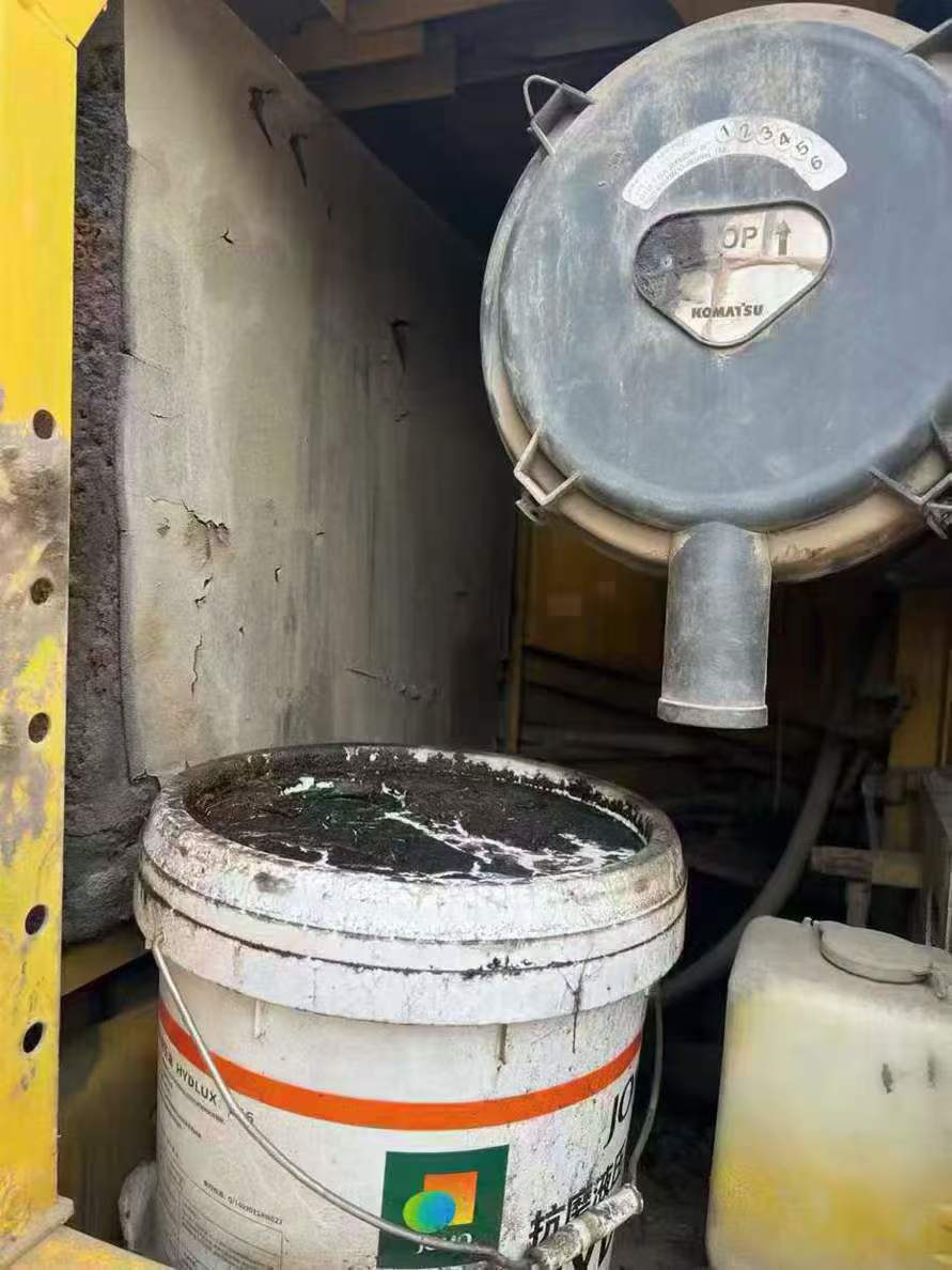 Used Komatsu PC220-8 Excavator 2010 Model / 6