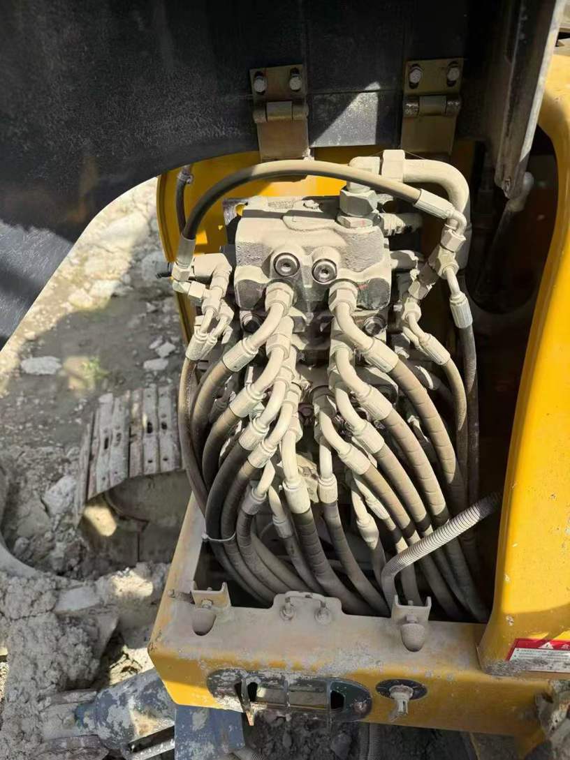 Used XCMG XE60 Excavator 2021 Model / 4