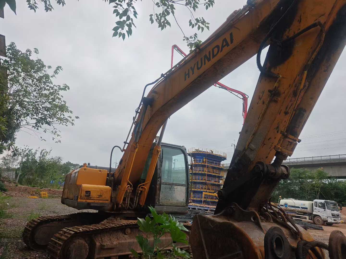 Used Hyundai R215-7 Excavator 2014 Model / 4