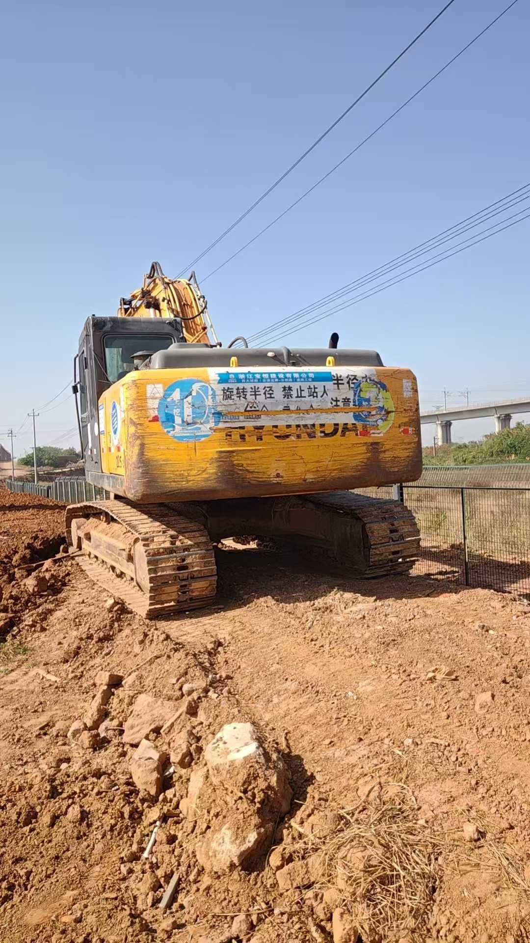 Used Hyundai R215-7 Excavator 2014 Model / 3