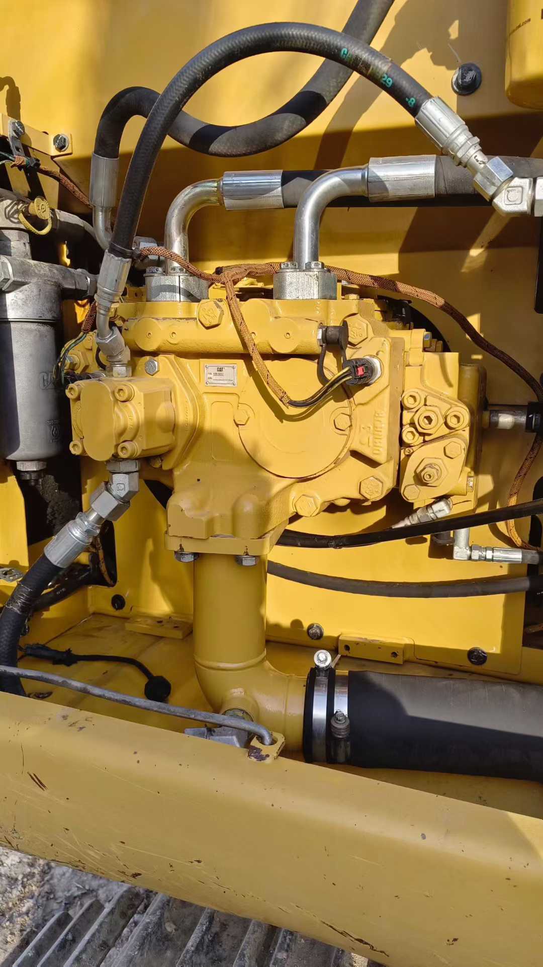 Used Caterpillar 323D2L Excavator 2014 Model / 5