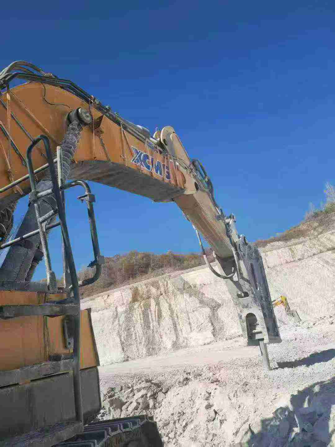 Buy XCMG LW220 Used Excavator / 3 Used XCMG LW220 Excavator 2022 Model / 3