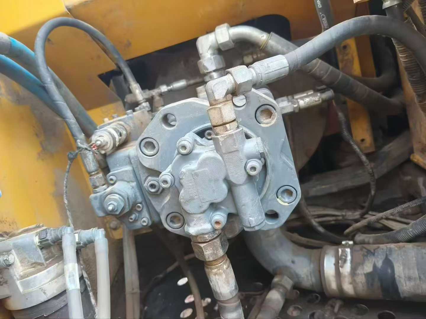 Used XCMG XE135B Excavator 2018 Model / 4