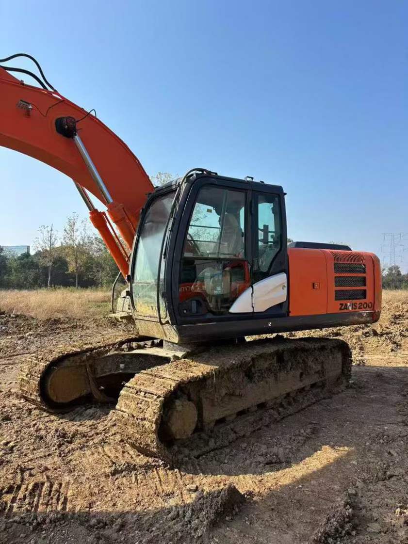 Used Hitachi ZAXIS200 Excavator 2015 Model / 3