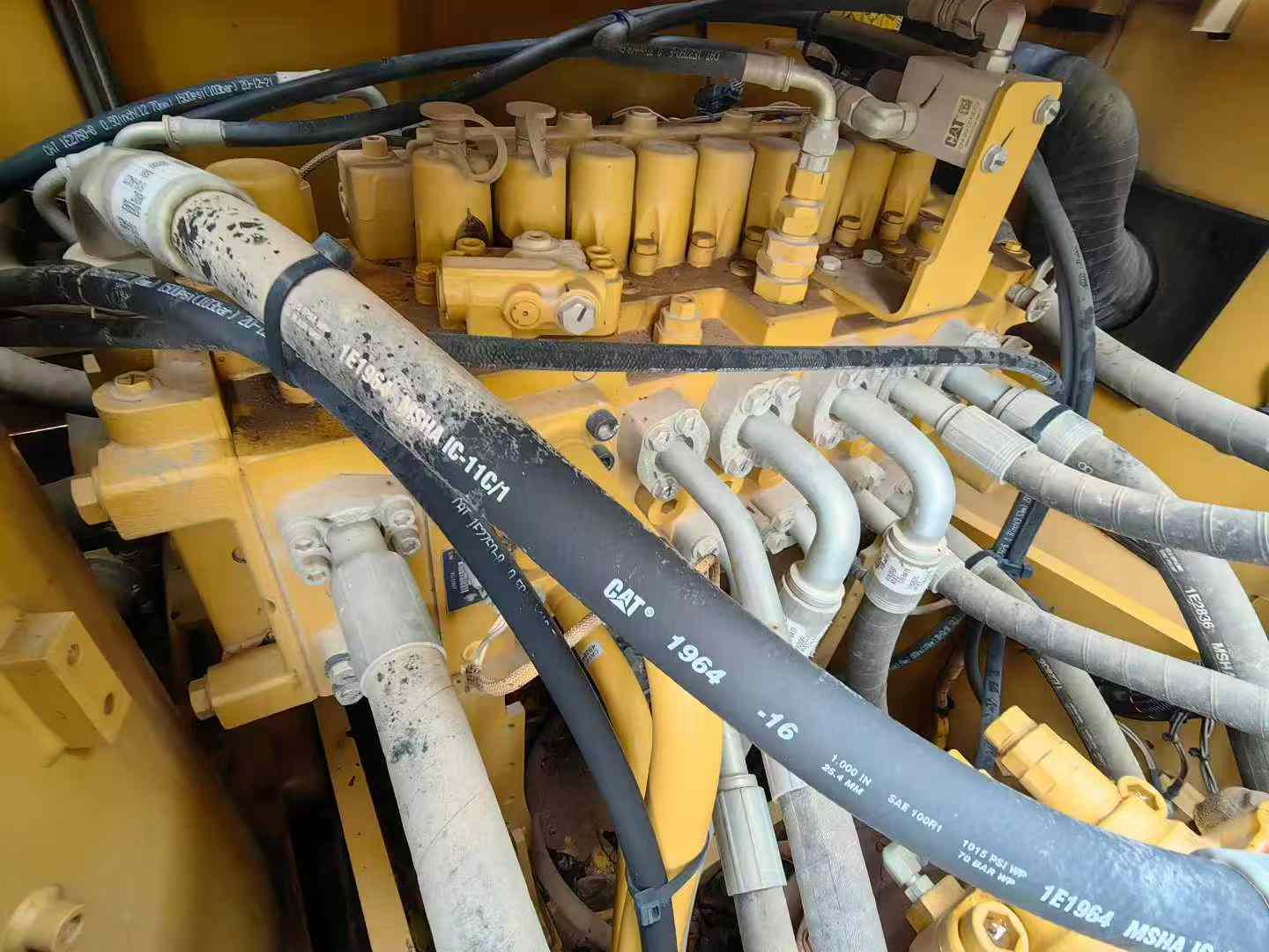 Buy Caterpillar 323 Used Excavator / 6 Used Caterpillar 323 Excavator 2016 Model / 6